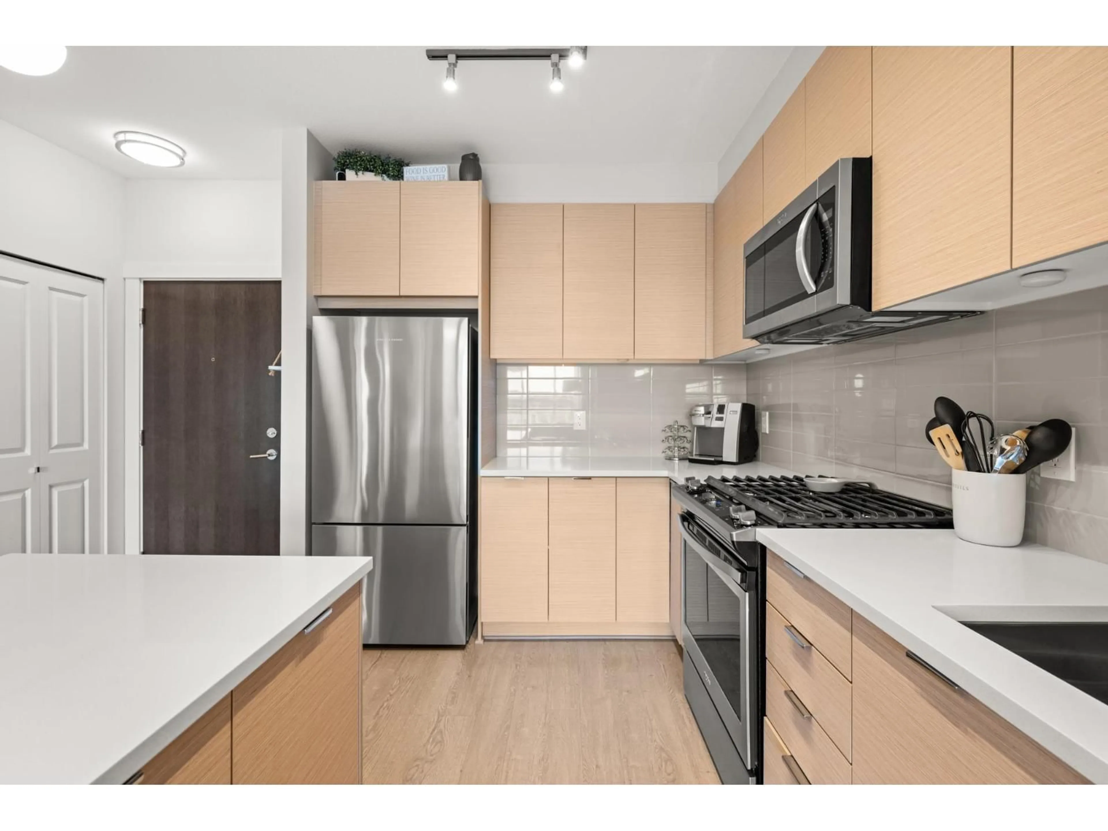 Standard kitchen, unknown for C504 - 8150 207 STREET, Langley British Columbia V2Y4J4
