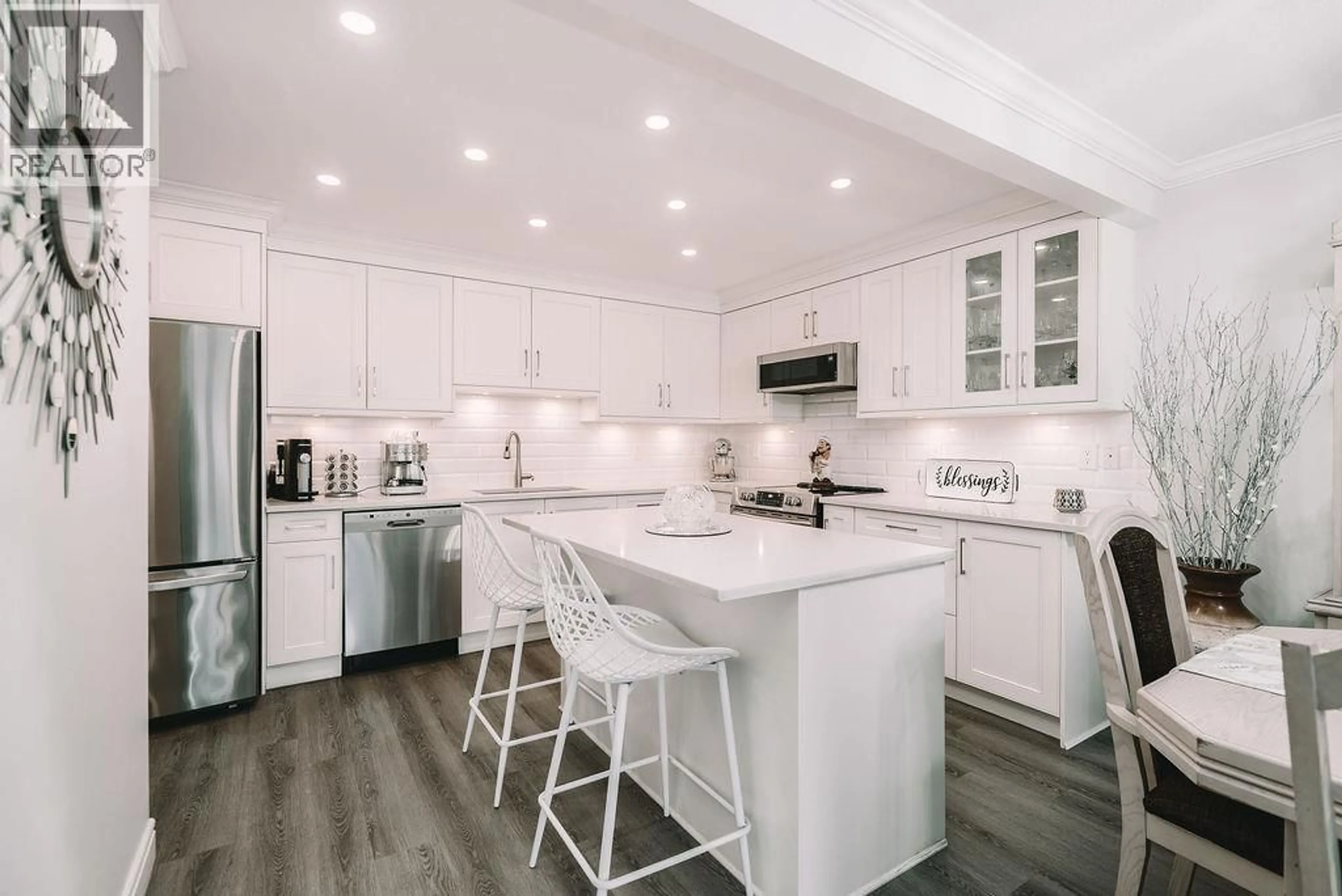 Open concept kitchen, ceramic/tile floor for 301 - 19236 FORD ROAD, Pitt Meadows British Columbia V3Y2K1