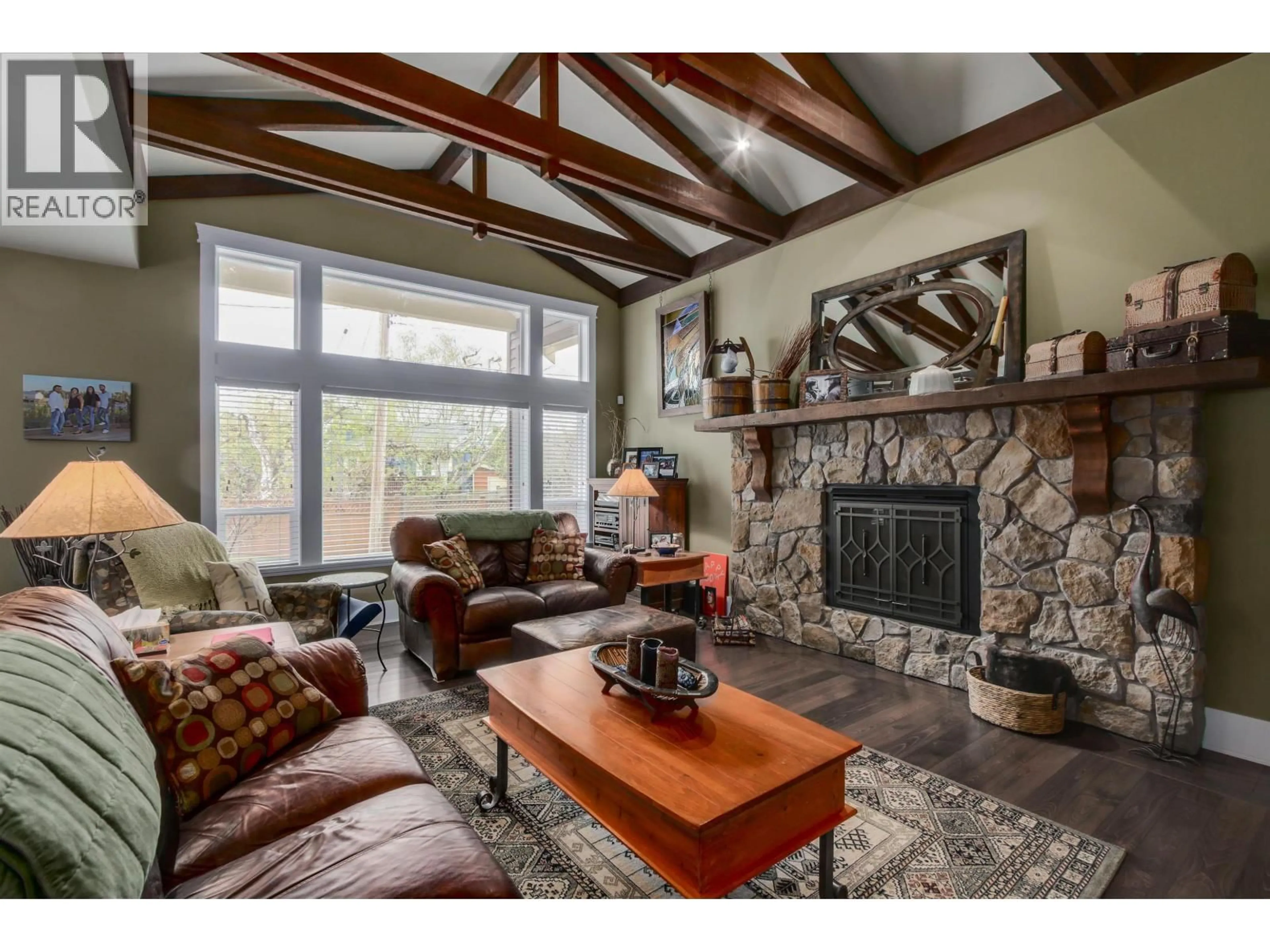 Living room with furniture, unknown for 8760 FAIRDELL CRESCENT, Richmond British Columbia V7C1W4