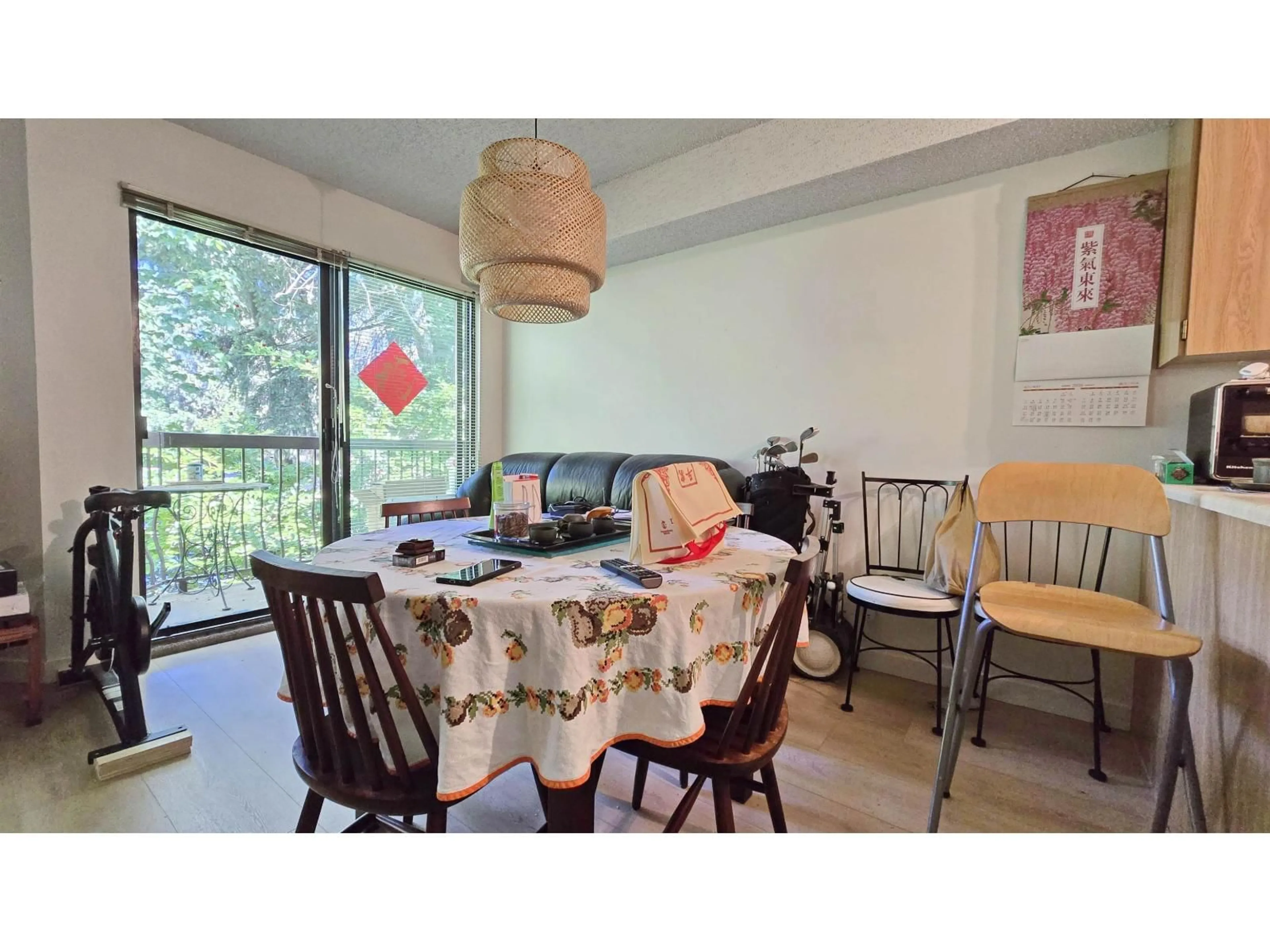 Dining room, wood/laminate floor for 210 - 7144 133B STREET, Surrey British Columbia V3W8A4