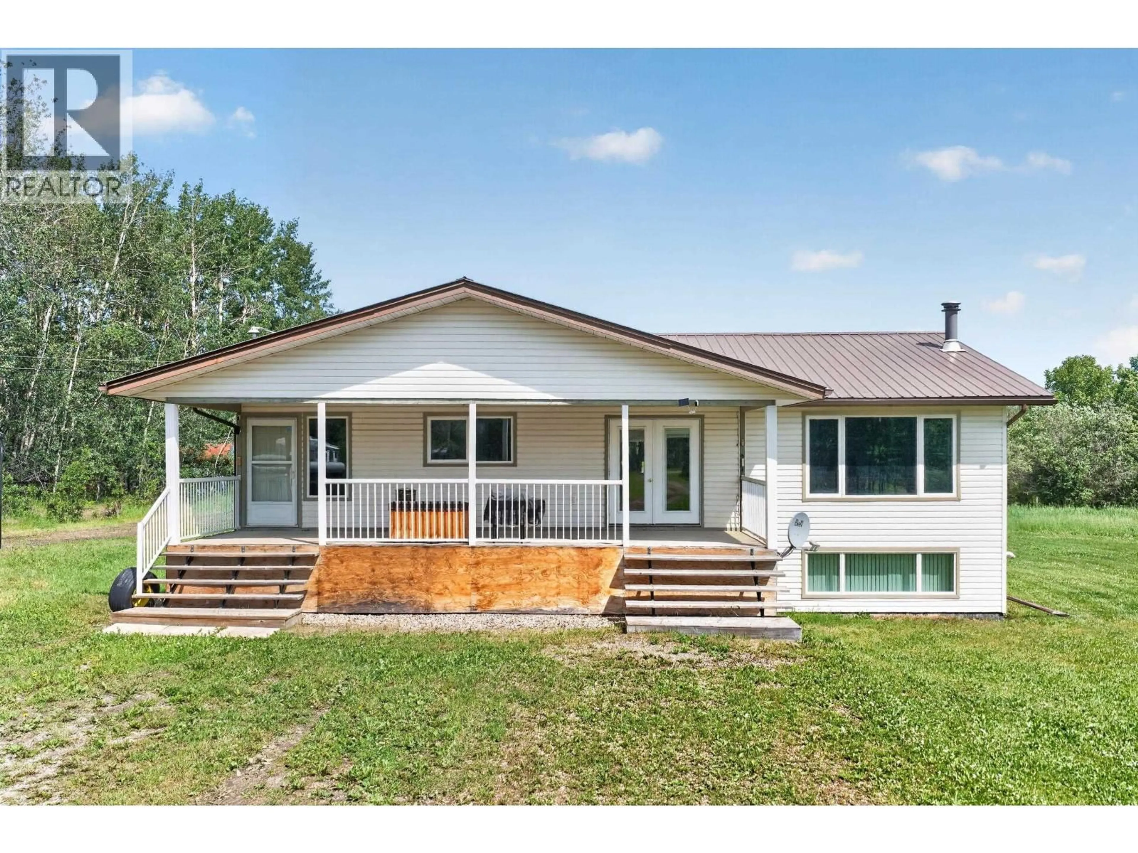 Home with vinyl exterior material, building for 10826 260 ROAD, Fort St. John British Columbia V0C1Y0