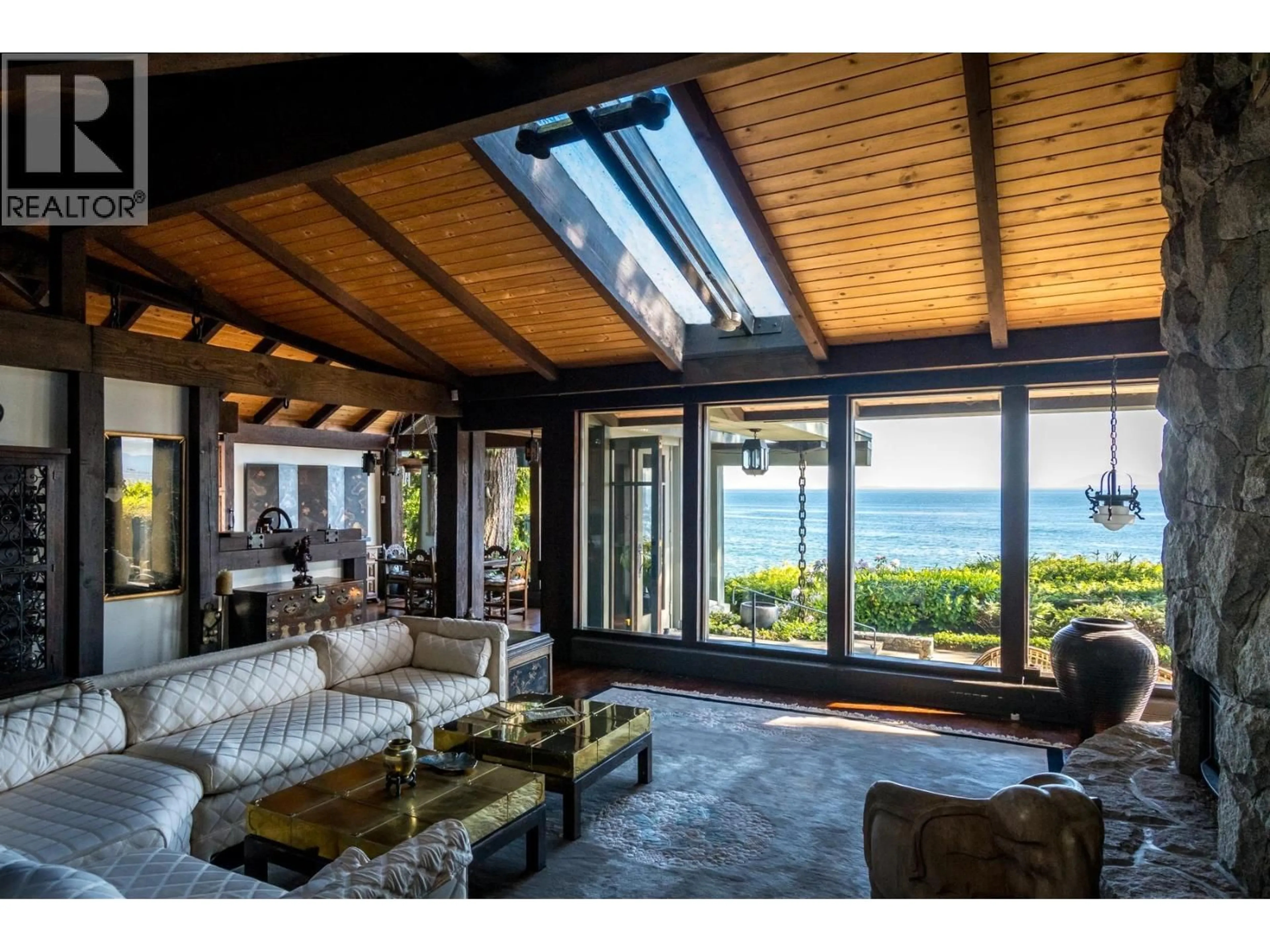 Indoor foyer for 3581 BEACH AVENUE, Roberts Creek British Columbia V0N2W2