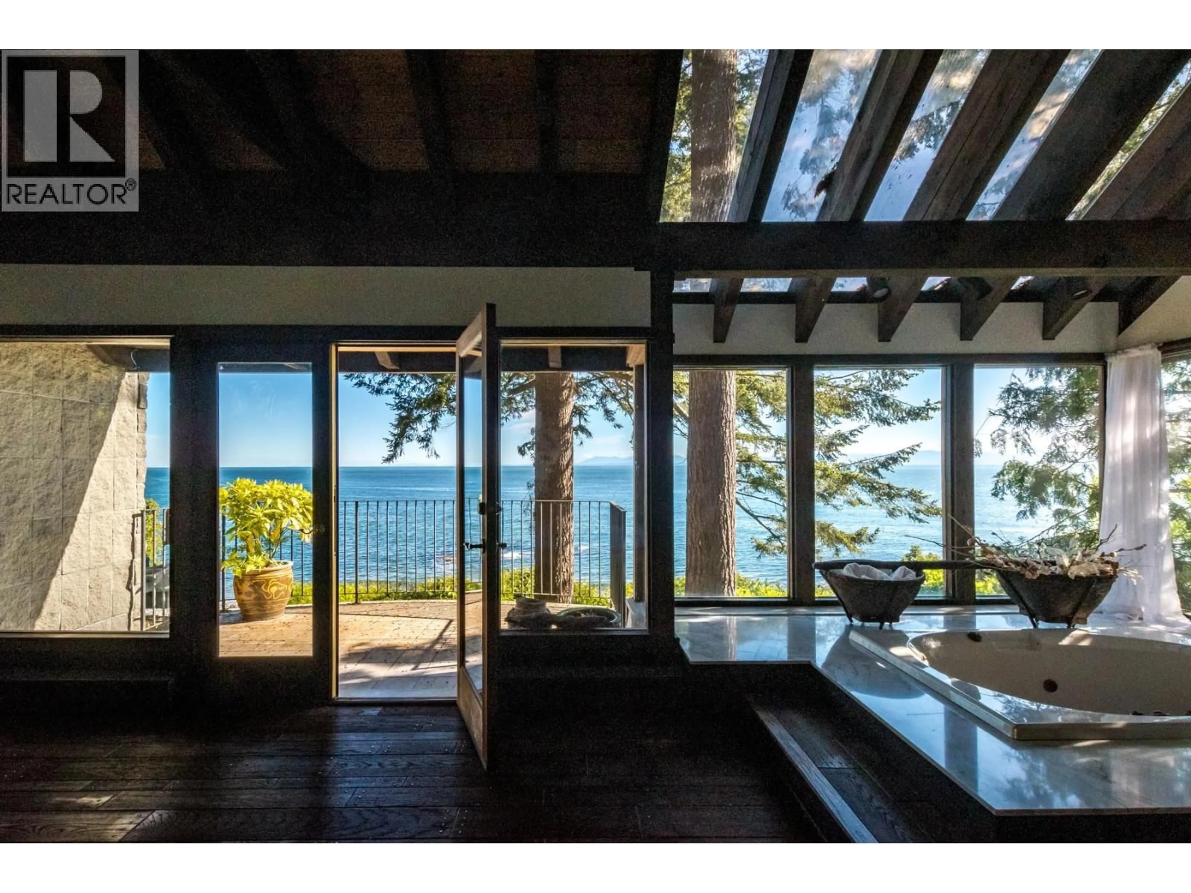 Indoor foyer for 3581 BEACH AVENUE, Roberts Creek British Columbia V0N2W2
