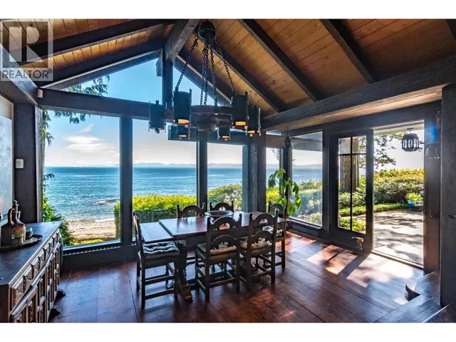 3581 BEACH AVENUE, Roberts Creek 3