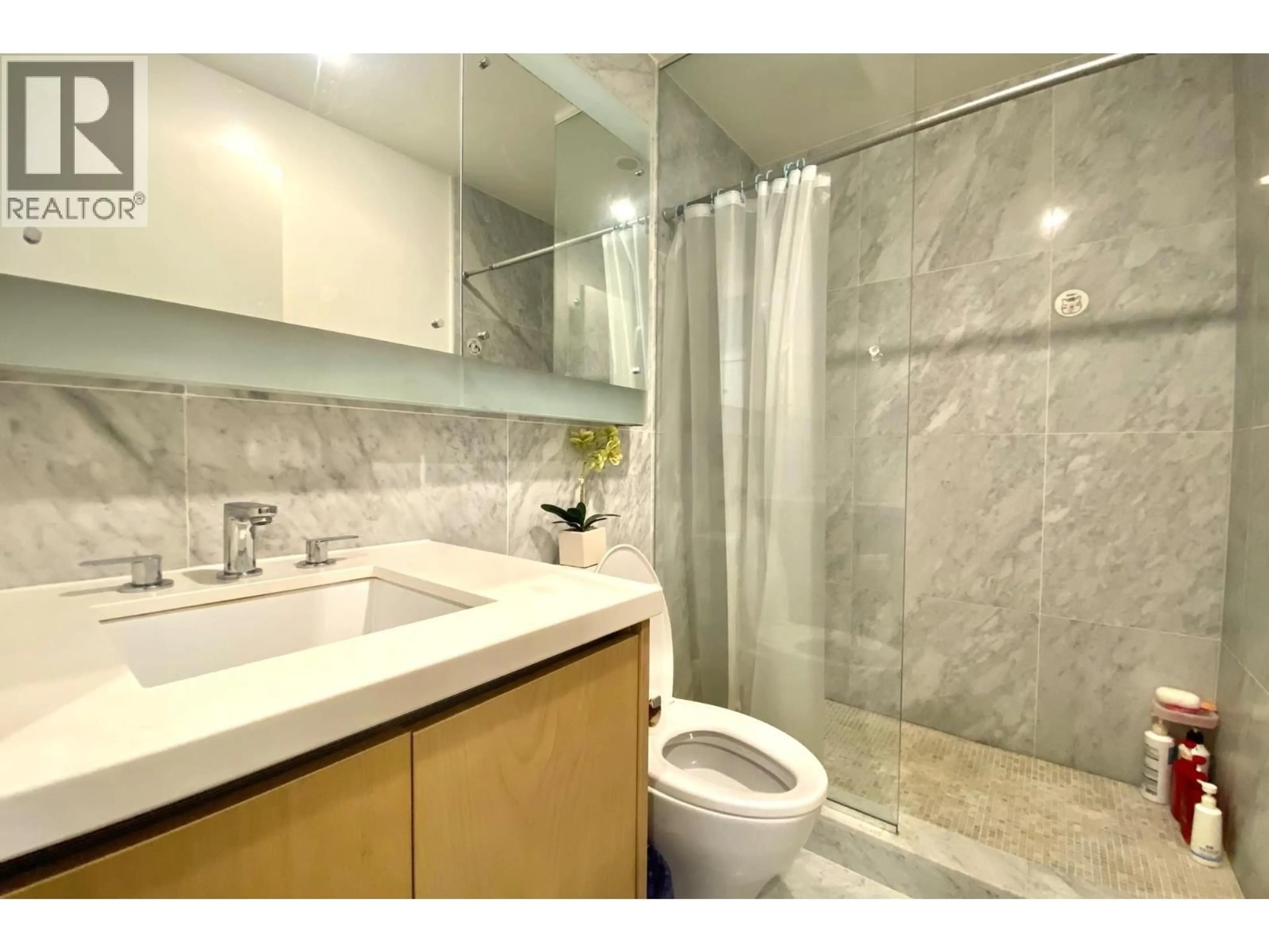Standard bathroom, ceramic/tile floor for 2208 - 6588 NELSON AVENUE, Burnaby British Columbia V5H0E8