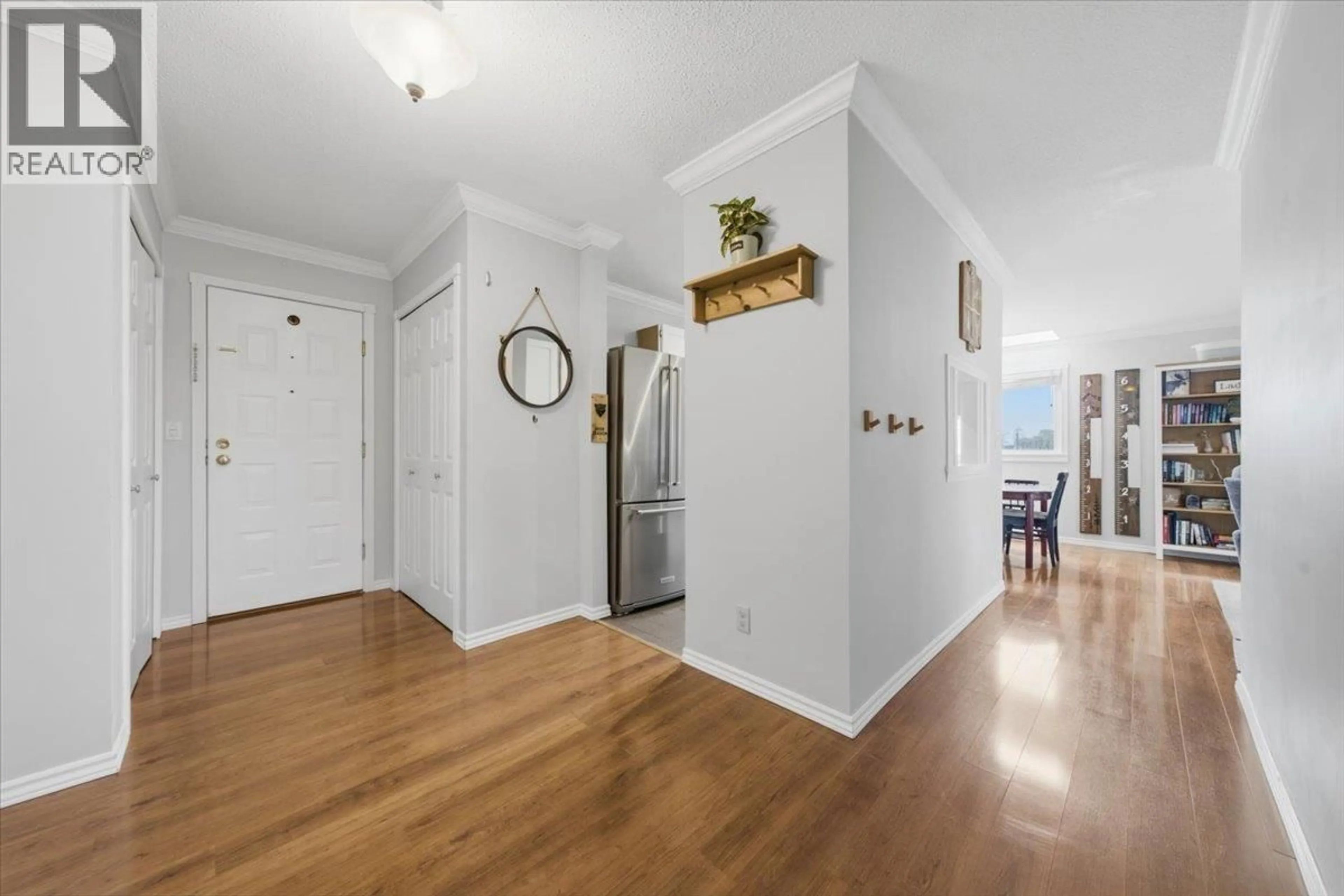 Indoor entryway for 302 - 4926 48 AVENUE, Delta British Columbia V4K1V3