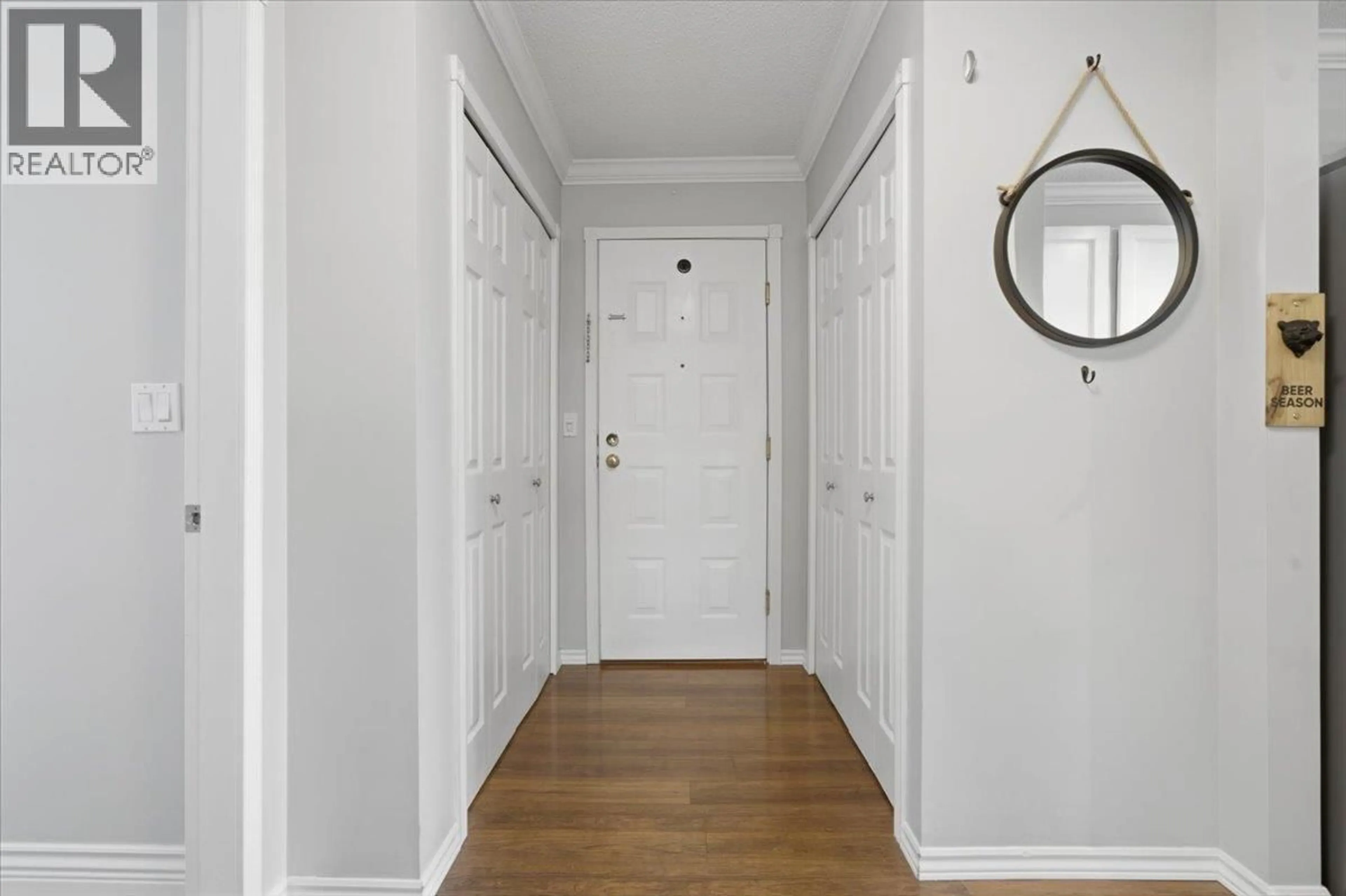 Indoor entryway for 302 - 4926 48 AVENUE, Delta British Columbia V4K1V3