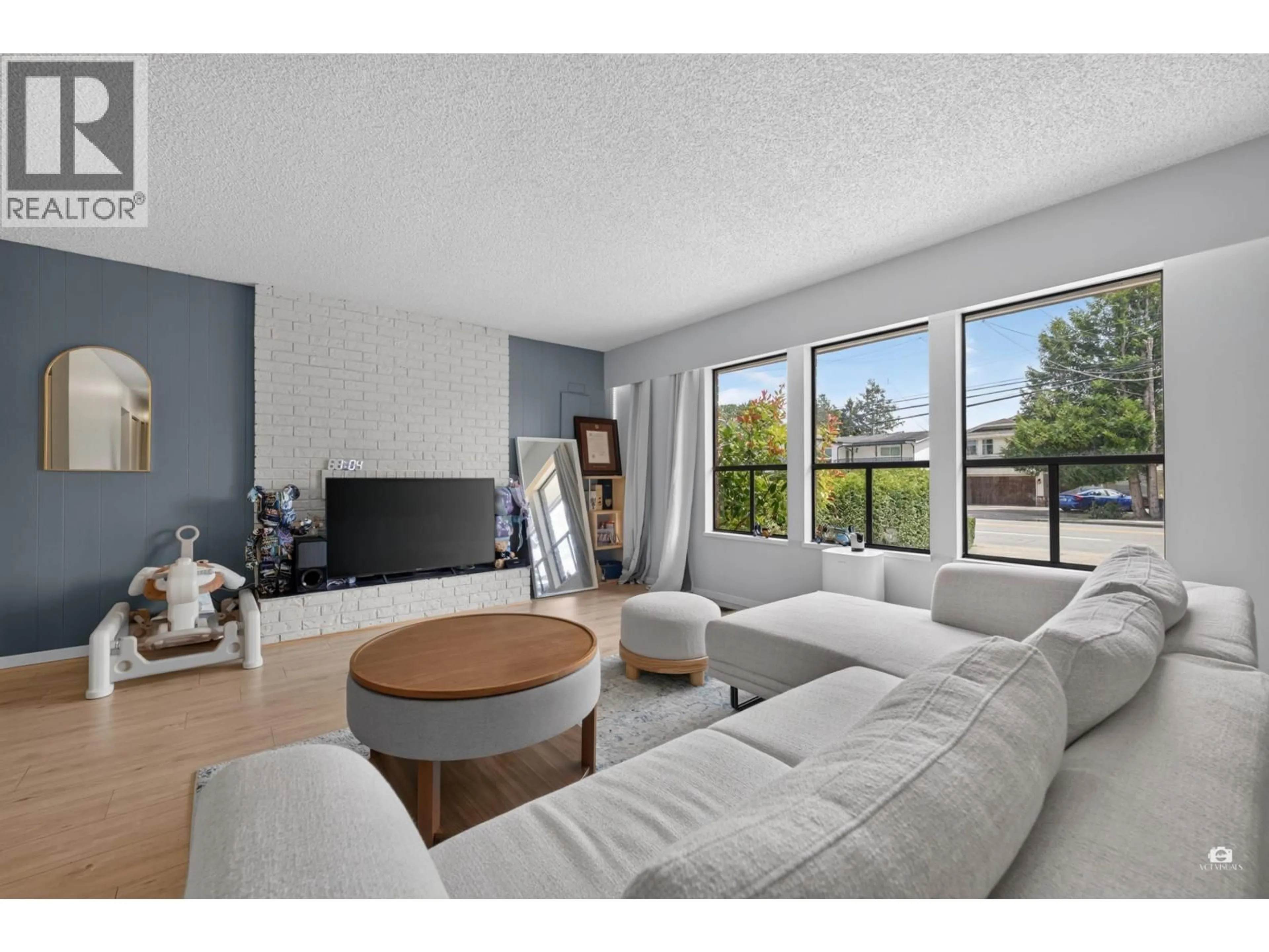 Living room with furniture, unknown for 9171 NO. 4 ROAD, Richmond British Columbia V7A2Y8