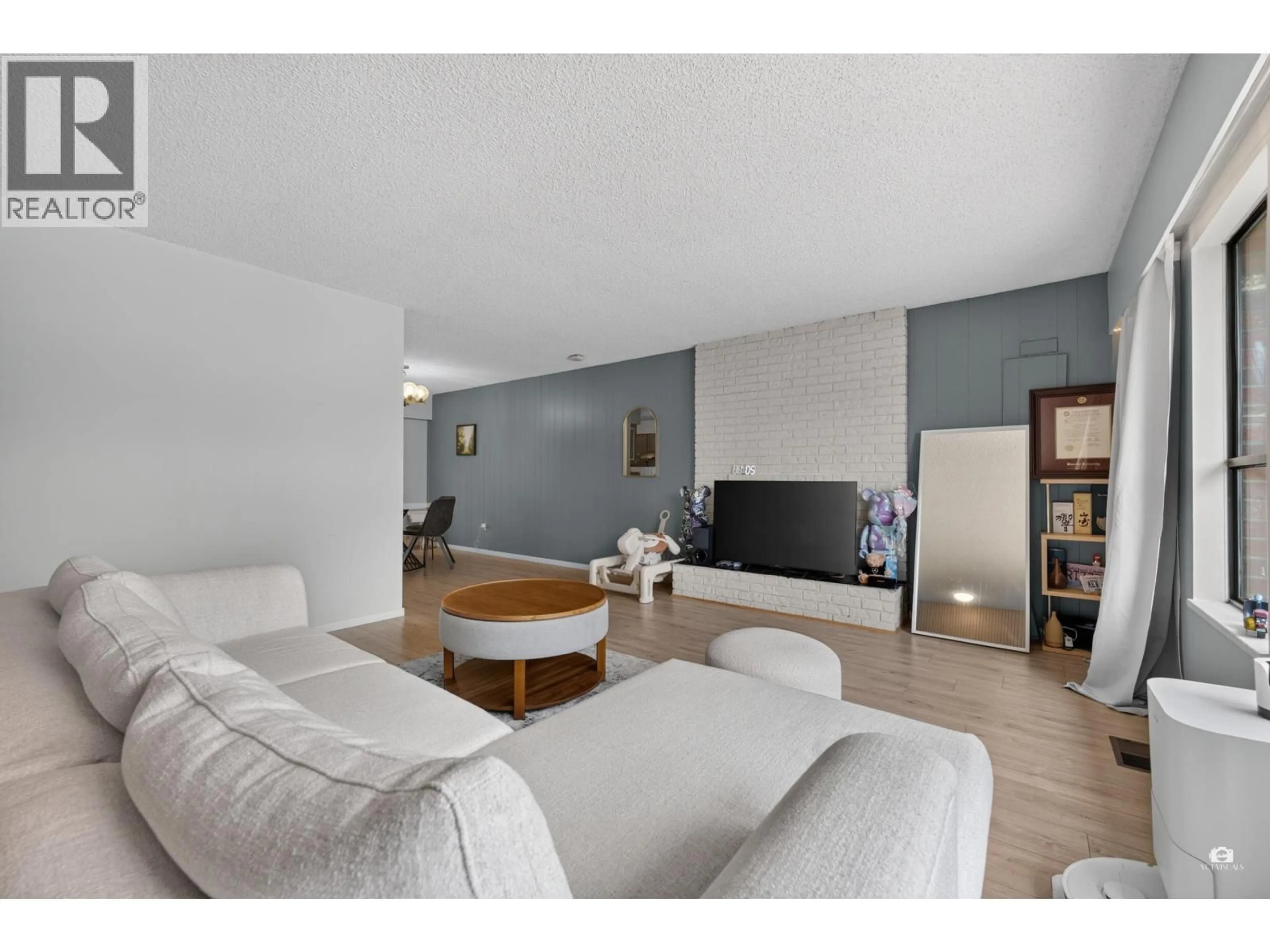 Living room with furniture, unknown for 9171 NO. 4 ROAD, Richmond British Columbia V7A2Y8