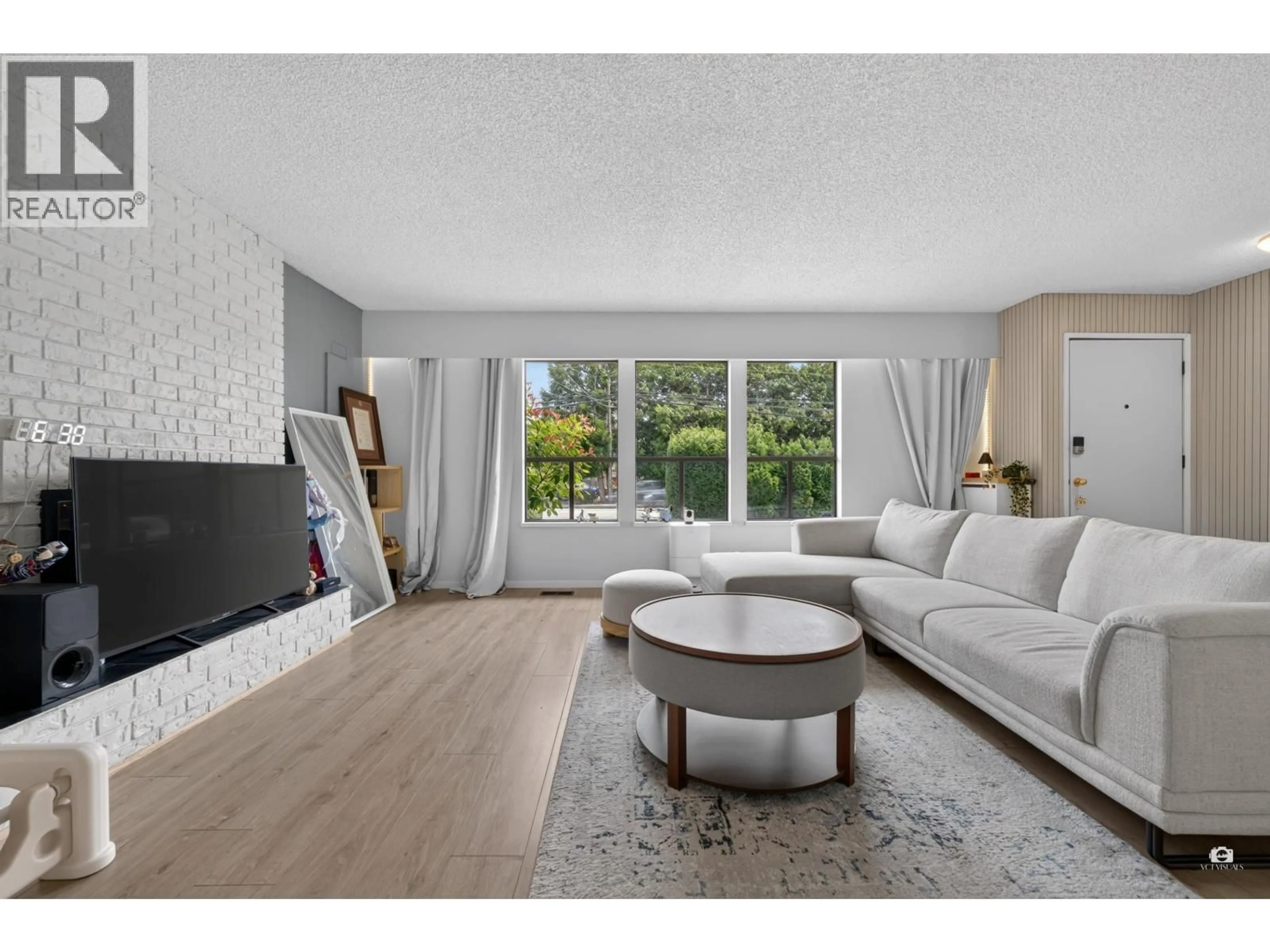Living room with furniture, unknown for 9171 NO. 4 ROAD, Richmond British Columbia V7A2Y8
