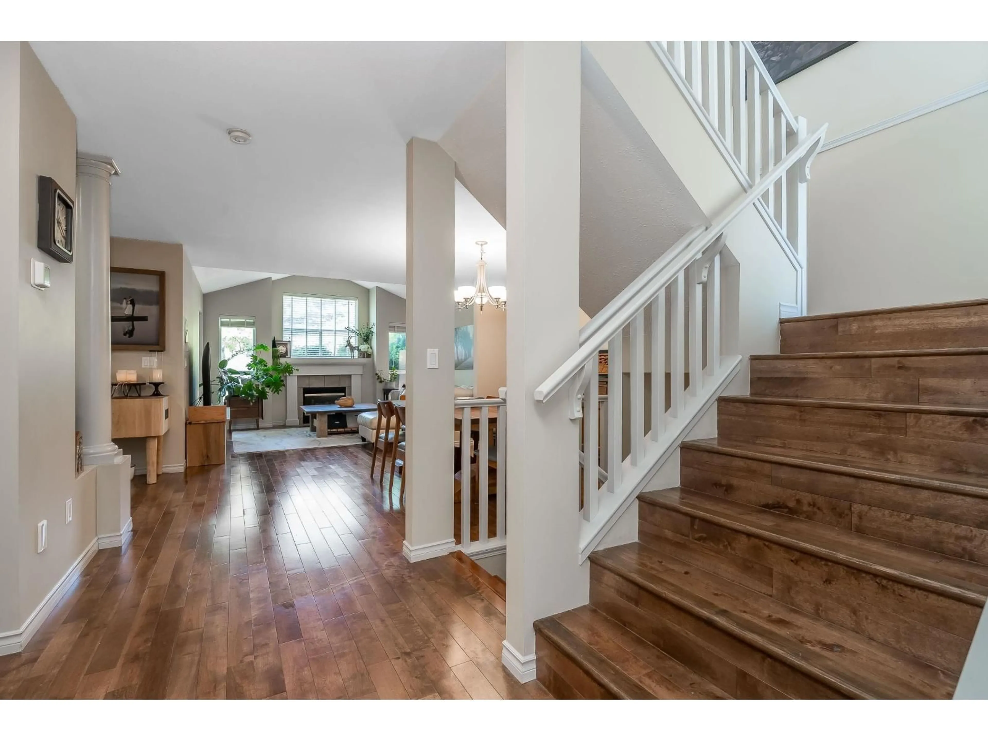 Indoor entryway for 44 - 2525 YALE COURT, Abbotsford British Columbia V2S8G9