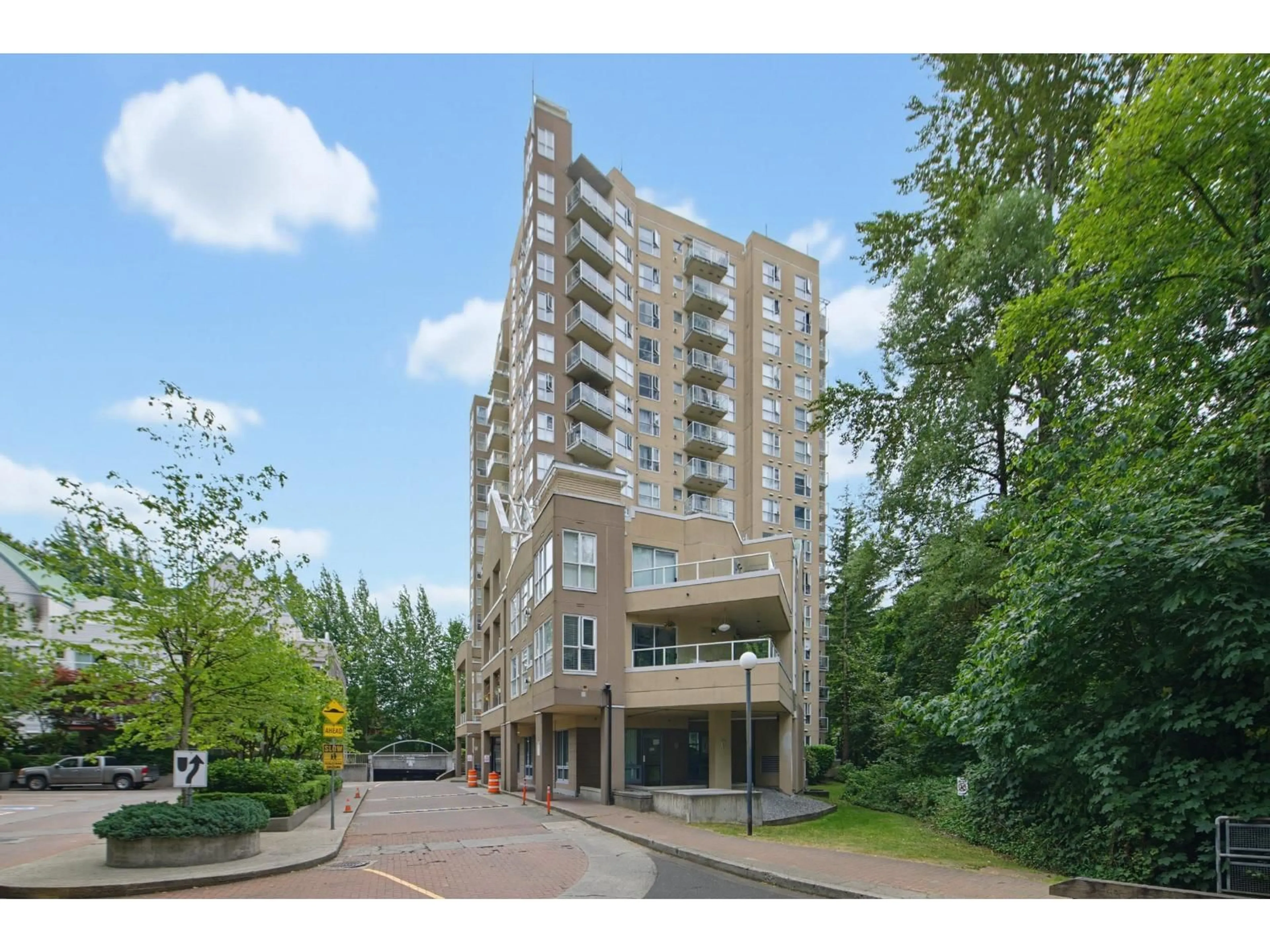 Indoor foyer for 1002 - 9830 WHALLEY BOULEVARD, Surrey British Columbia V3T5S7