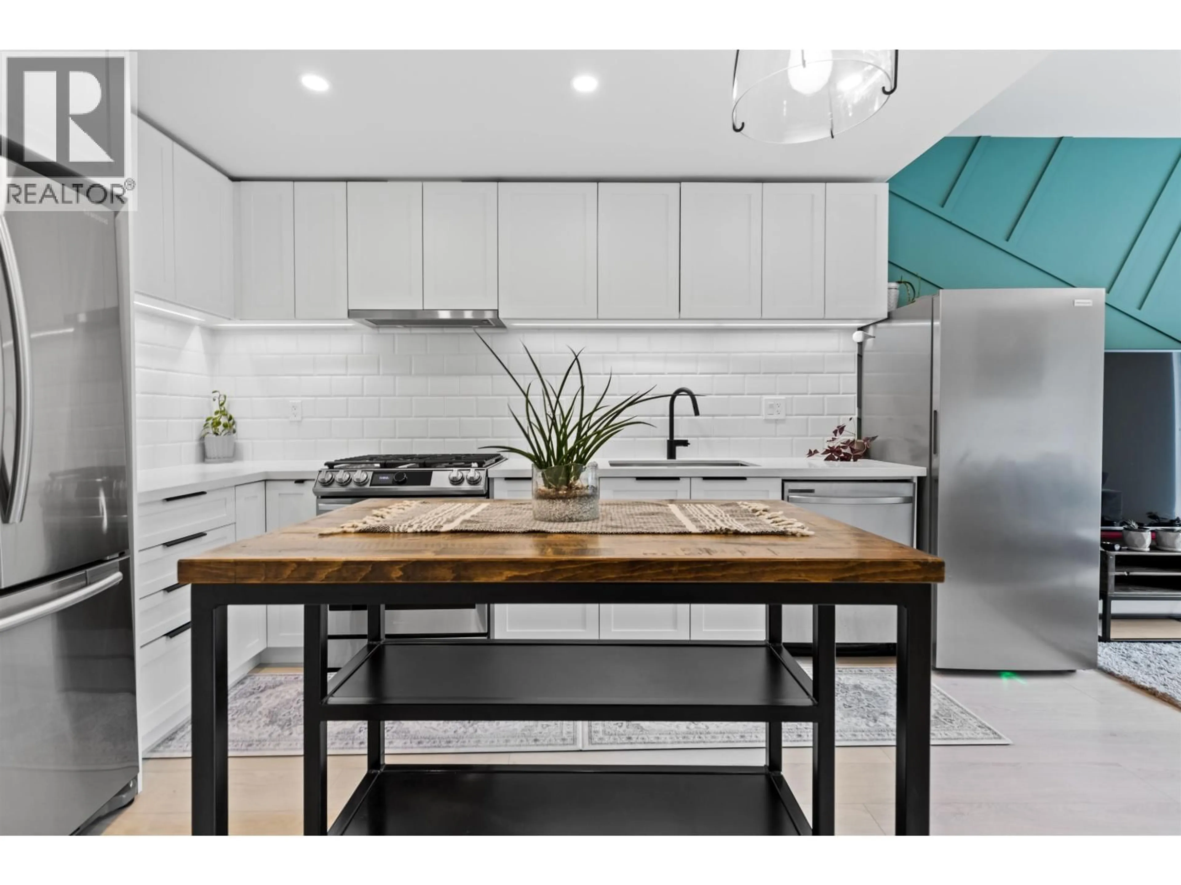 Contemporary kitchen, unknown for 605 - 3018 ST GEORGE STREET, Port Moody British Columbia V3H0L4