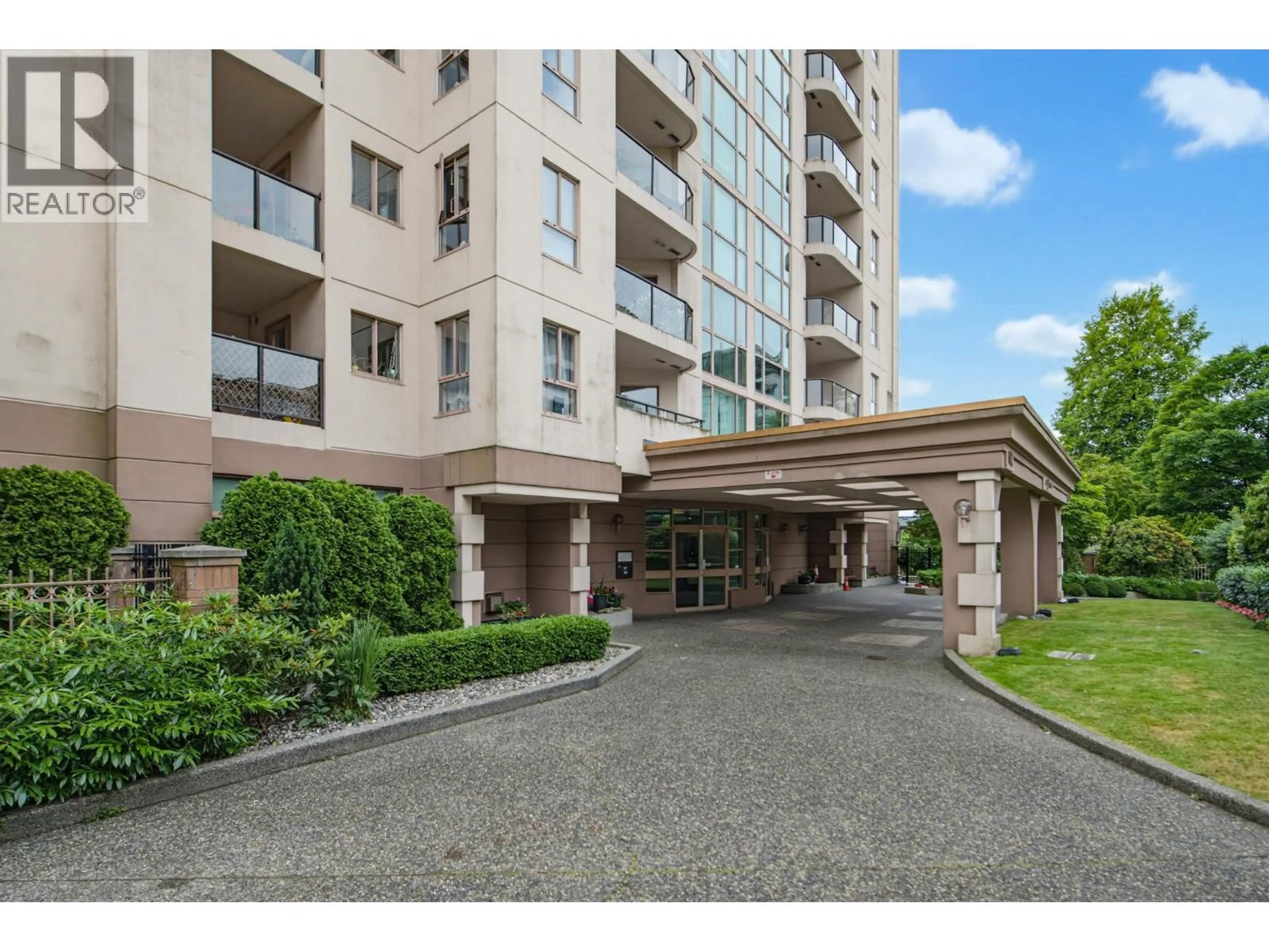 Indoor foyer for 202 - 612 FIFTH AVENUE, New Westminster British Columbia V3M1X5