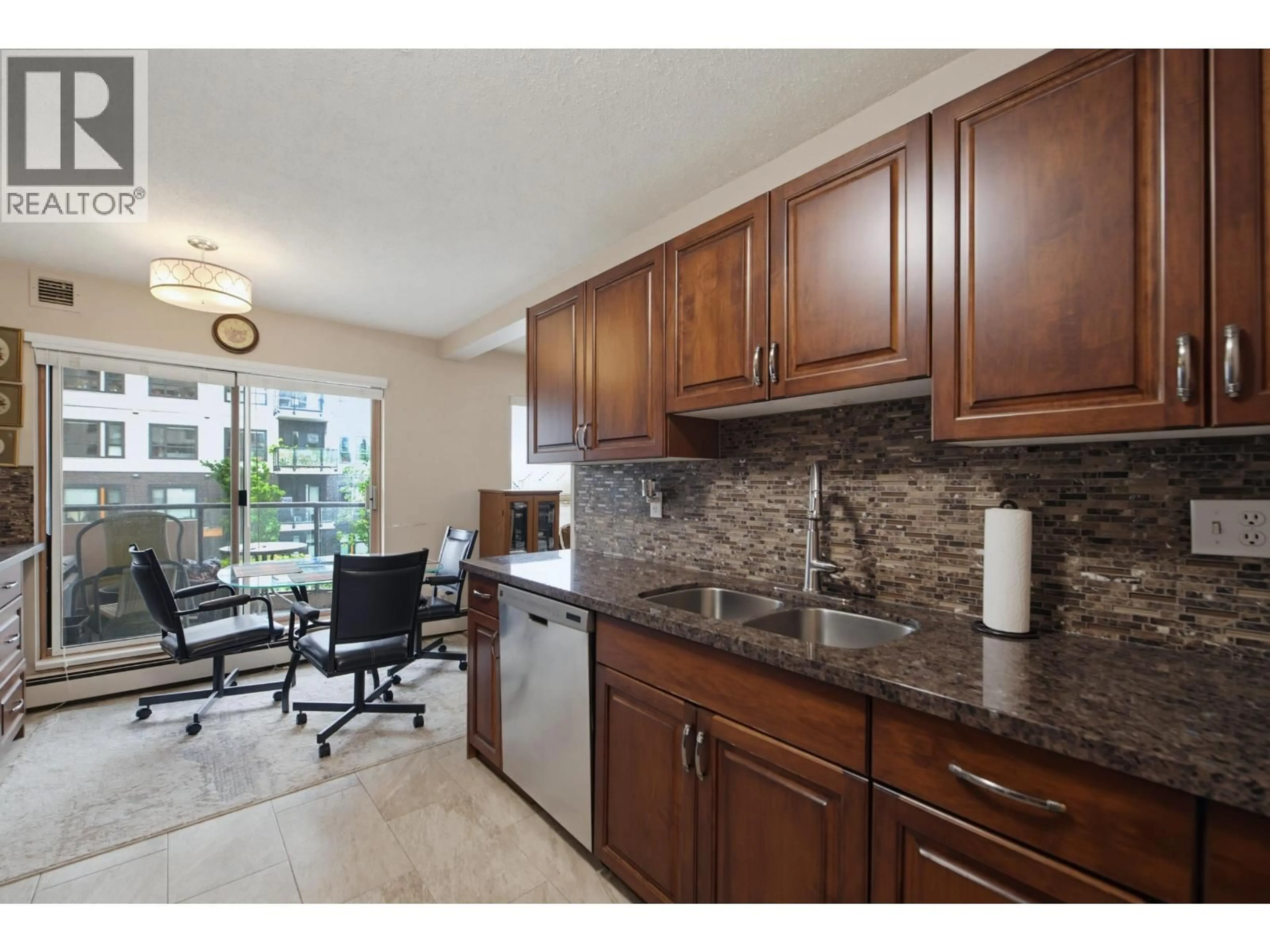 Unknown for 202 - 612 FIFTH AVENUE, New Westminster British Columbia V3M1X5