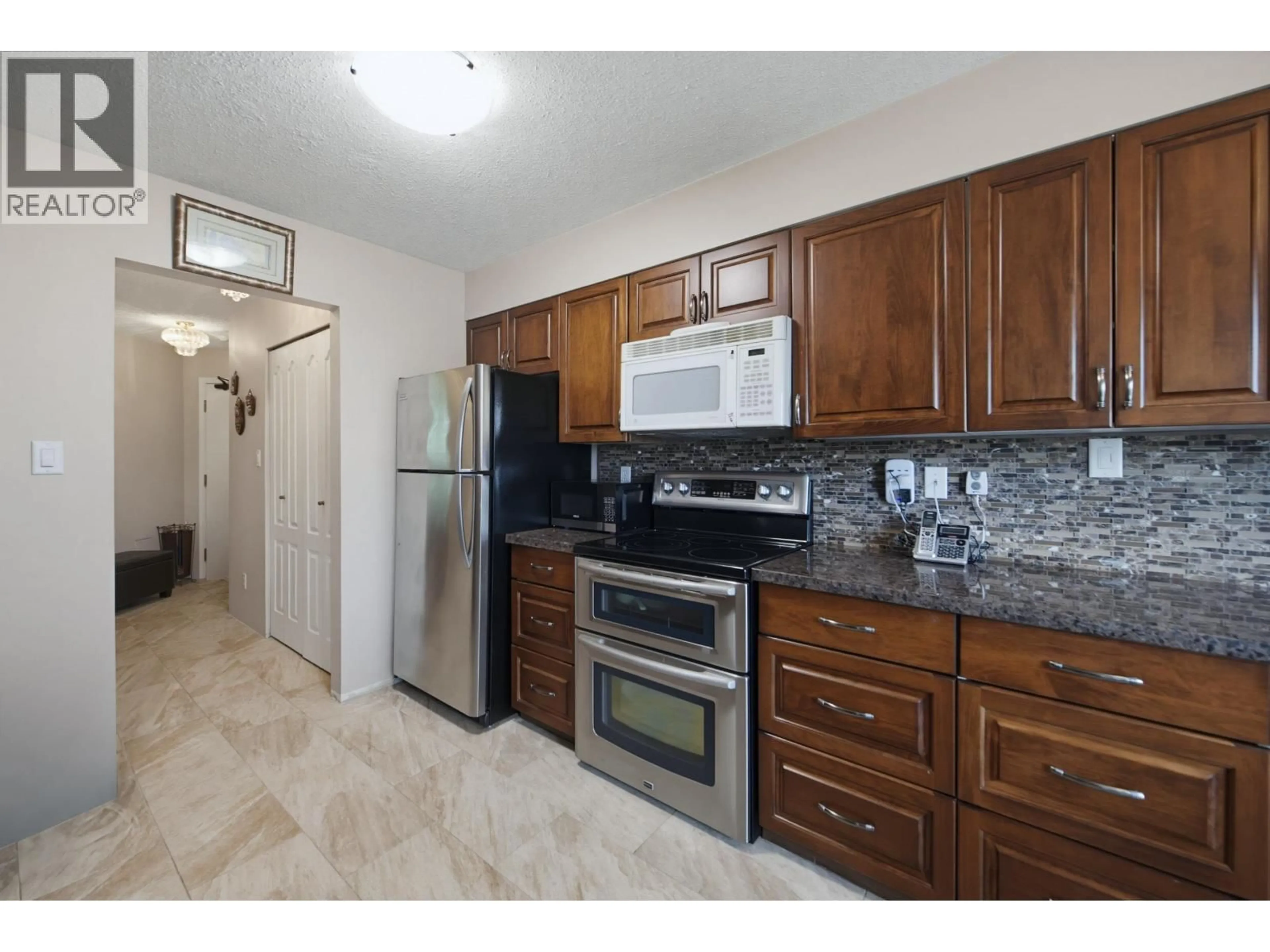 Standard kitchen, ceramic/tile floor for 202 - 612 FIFTH AVENUE, New Westminster British Columbia V3M1X5