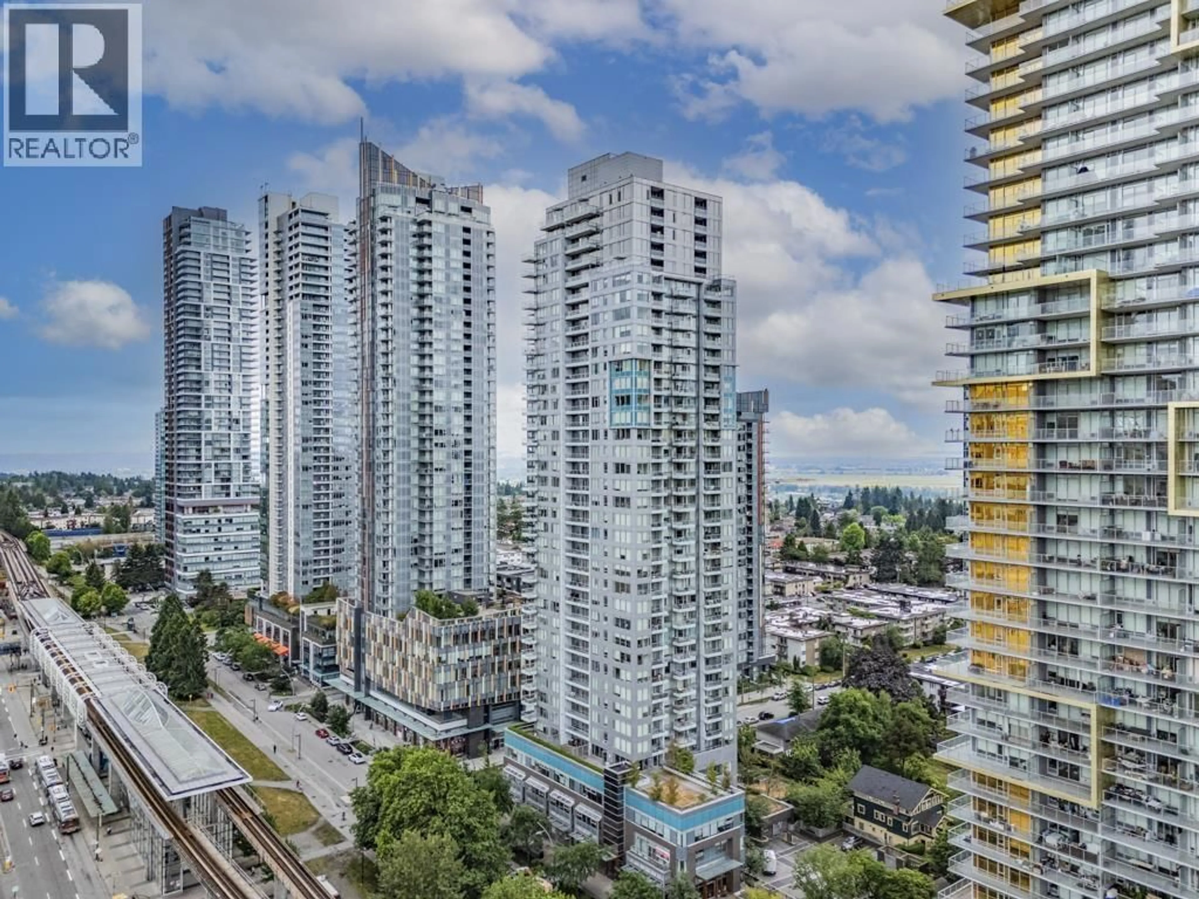 A pic from outside/outdoor area/front of a property/back of a property/a pic from drone, city buildings view from balcony for 1603 - 6333 SILVER AVENUE, Burnaby British Columbia V5H0C3