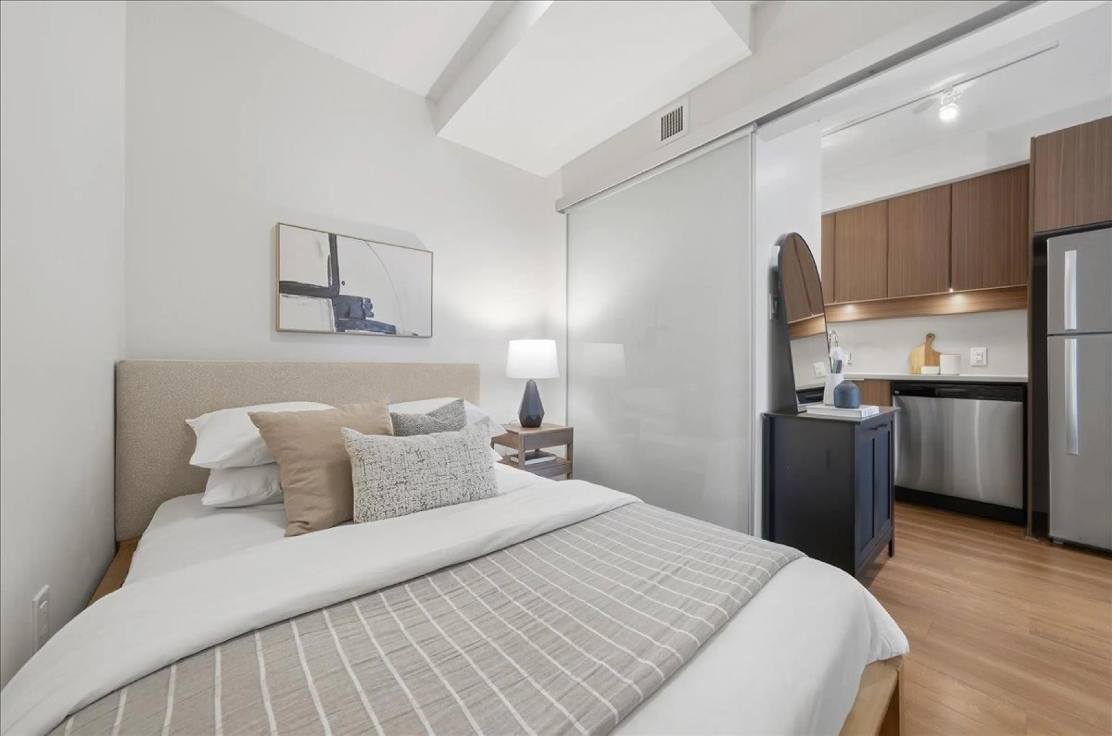 Bedroom with bed, unknown for 1211 - 13308 CENTRAL AVENUE, Surrey British Columbia V3T0M4