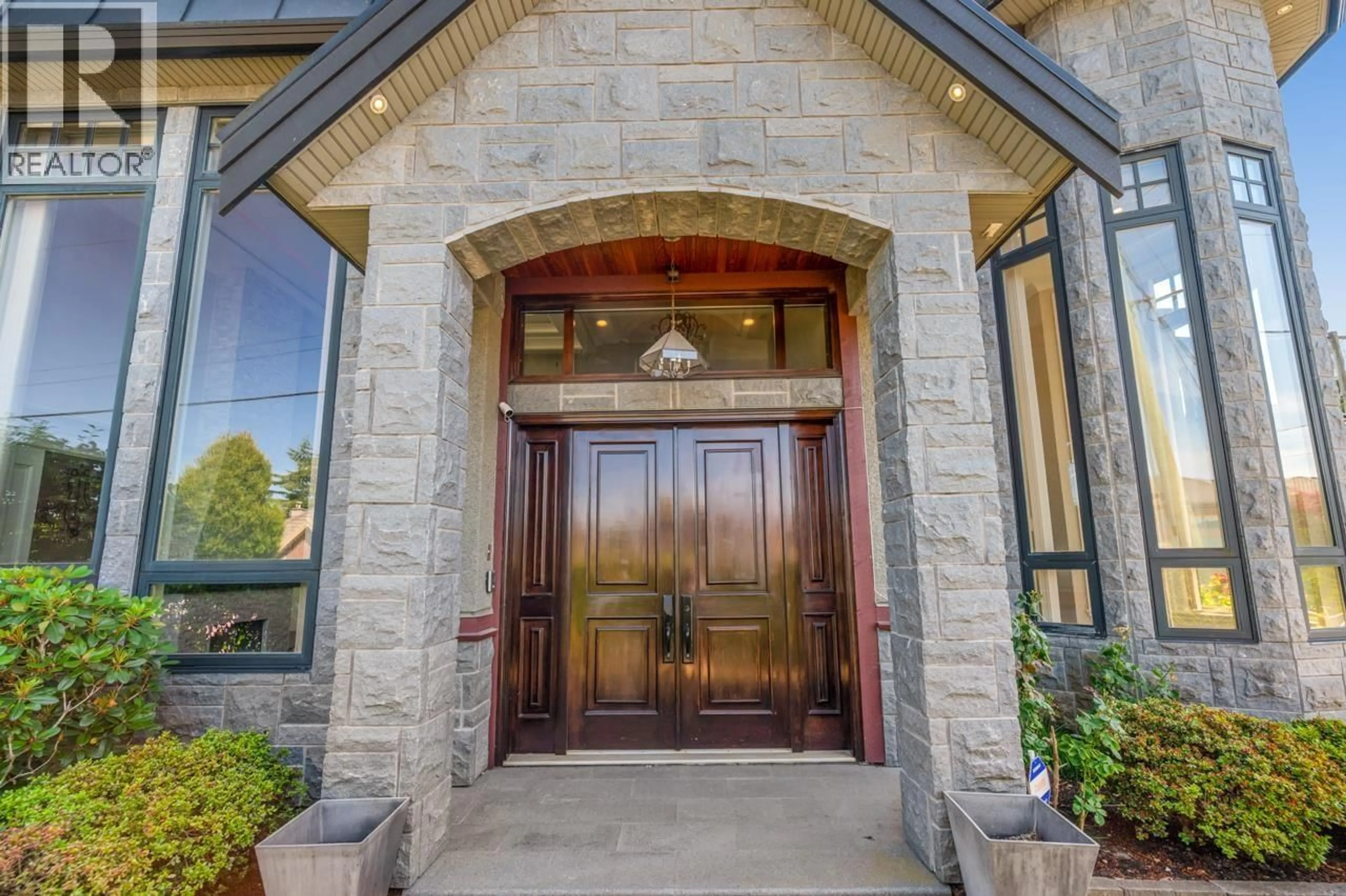 Indoor entryway for 5828 GIBBONS DRIVE, Richmond British Columbia V7C2C7