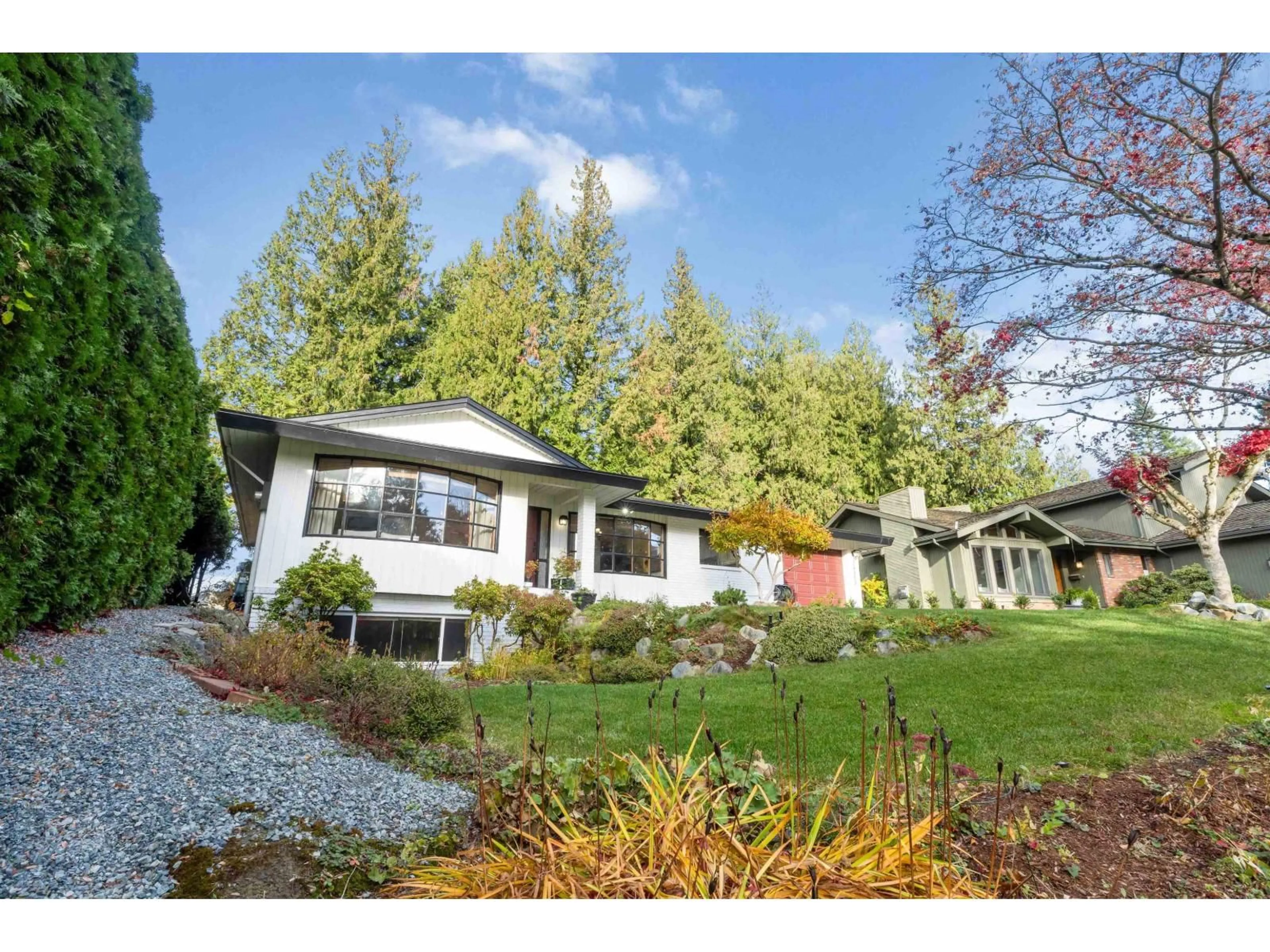 A pic from outside/outdoor area/front of a property/back of a property/a pic from drone, street for 34869 EVERETT DRIVE, Abbotsford British Columbia V2S7R7