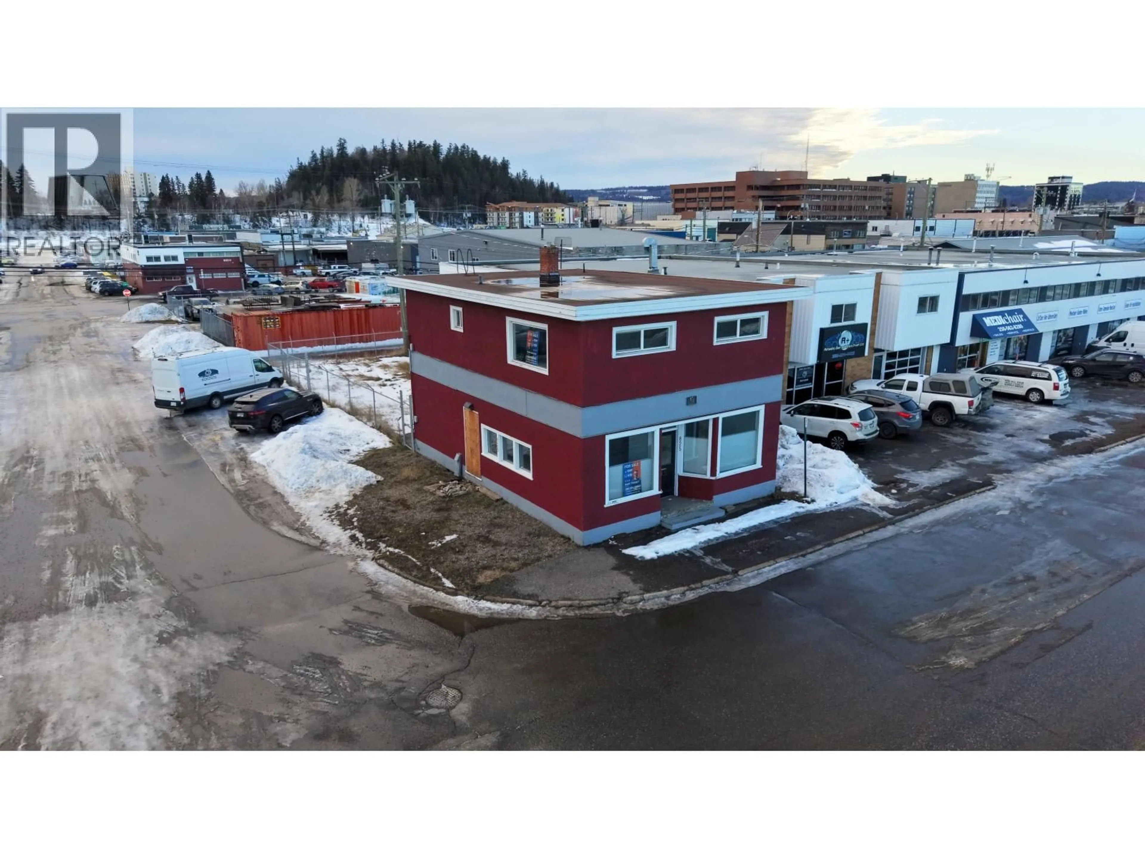 A pic from outside/outdoor area/front of a property/back of a property/a pic from drone, building for 825 2ND AVENUE, Prince George British Columbia V2L3A6