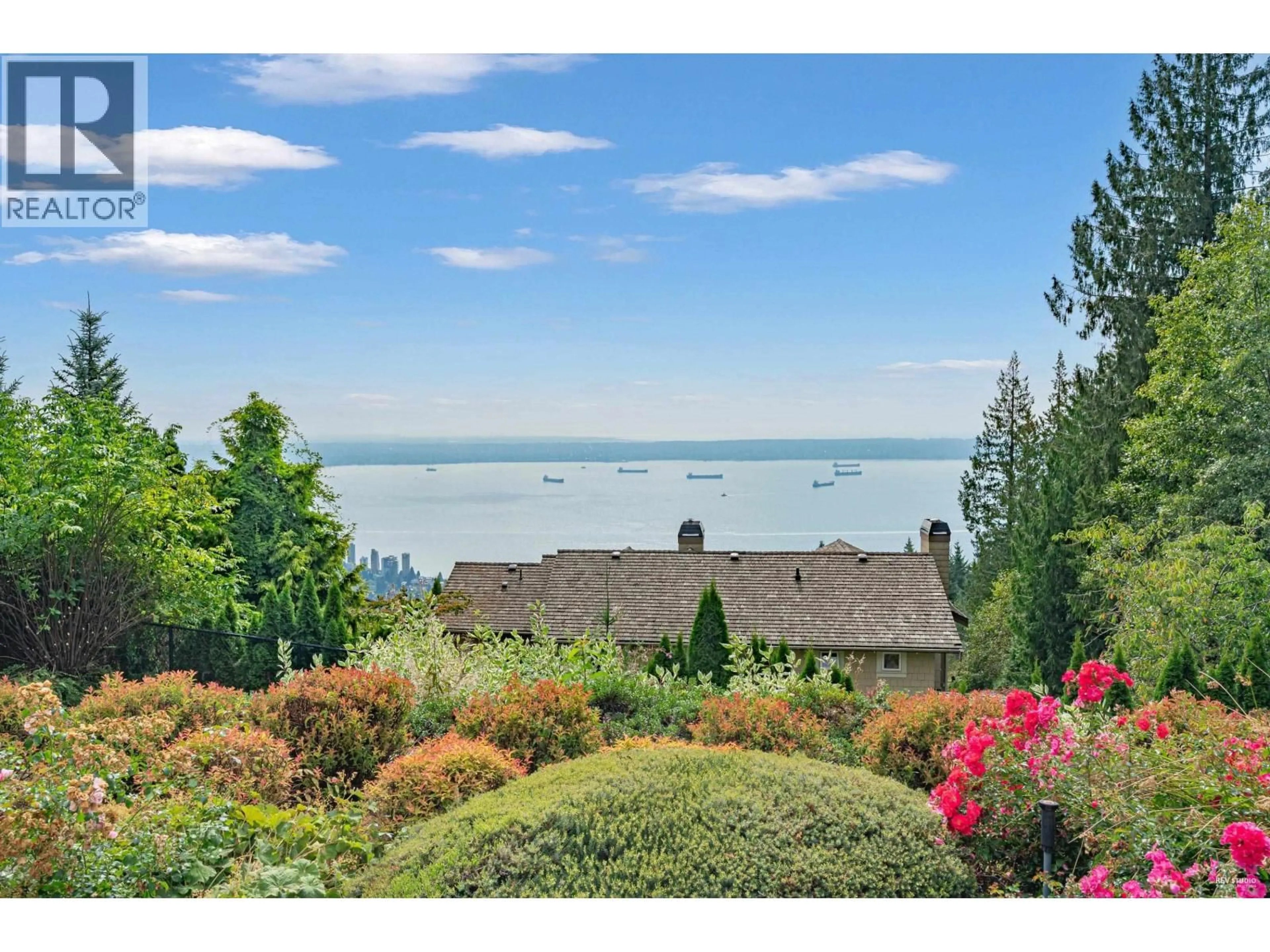 A pic from outside/outdoor area/front of a property/back of a property/a pic from drone, water/lake/river/ocean view for 2793 WILLOUGHBY ROAD, West Vancouver British Columbia V7S3K3