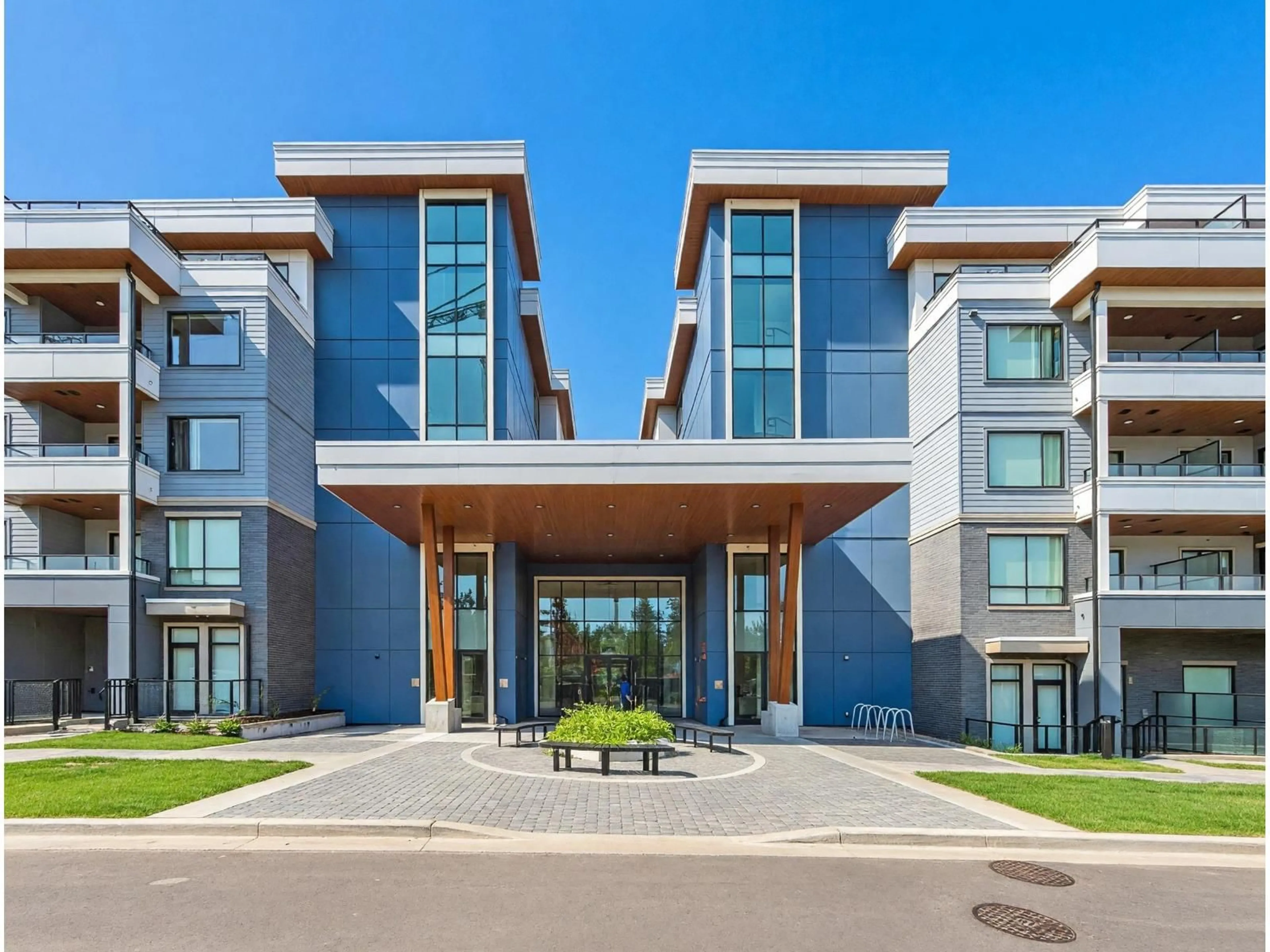 Indoor foyer for 212 - 6220 GOOSEBERRY DRIVE, Surrey British Columbia V3S6K6