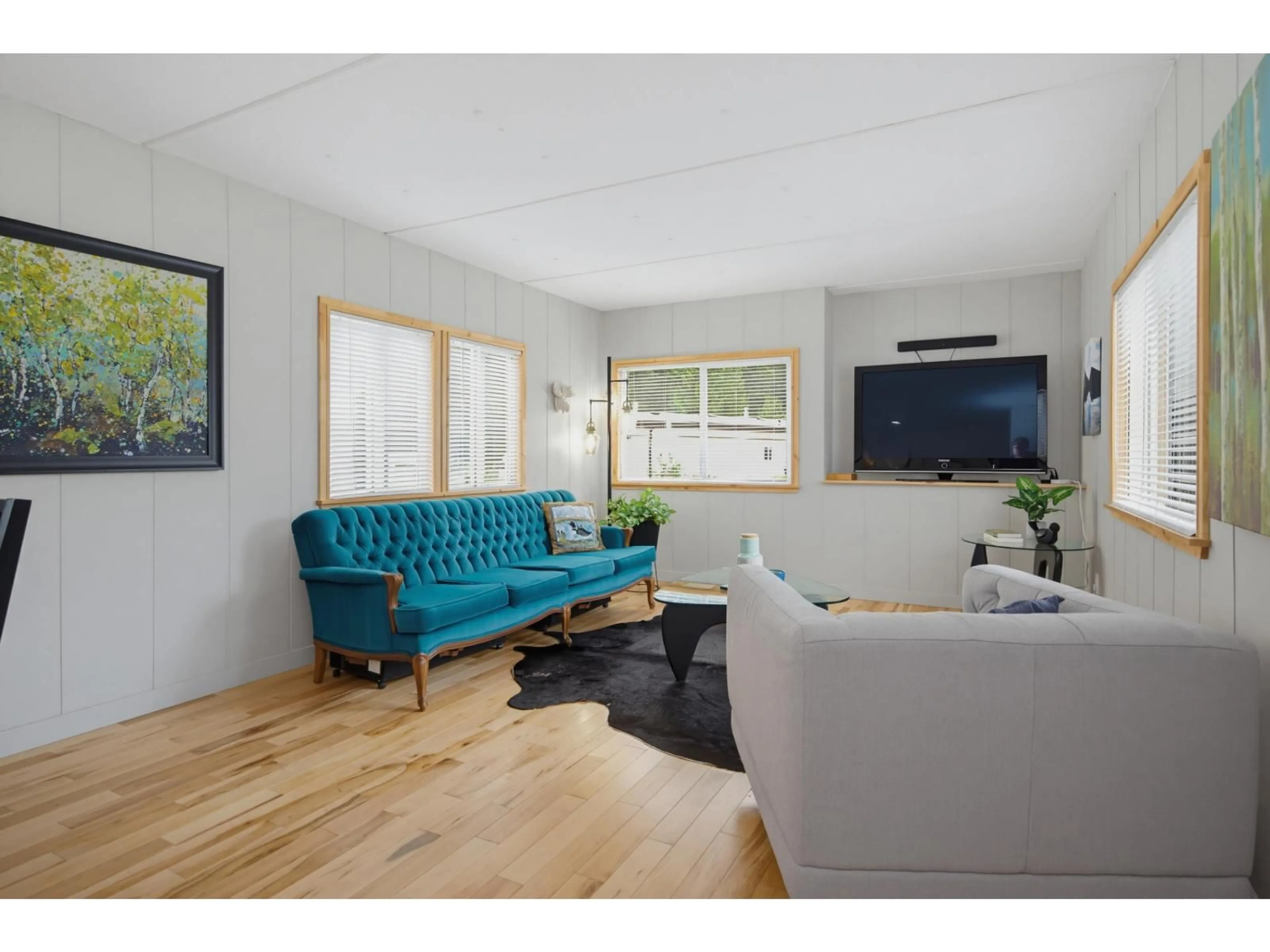 Living room with furniture, wood/laminate floor for 40 - 3031 200 STREET, Langley British Columbia V2Z1N5
