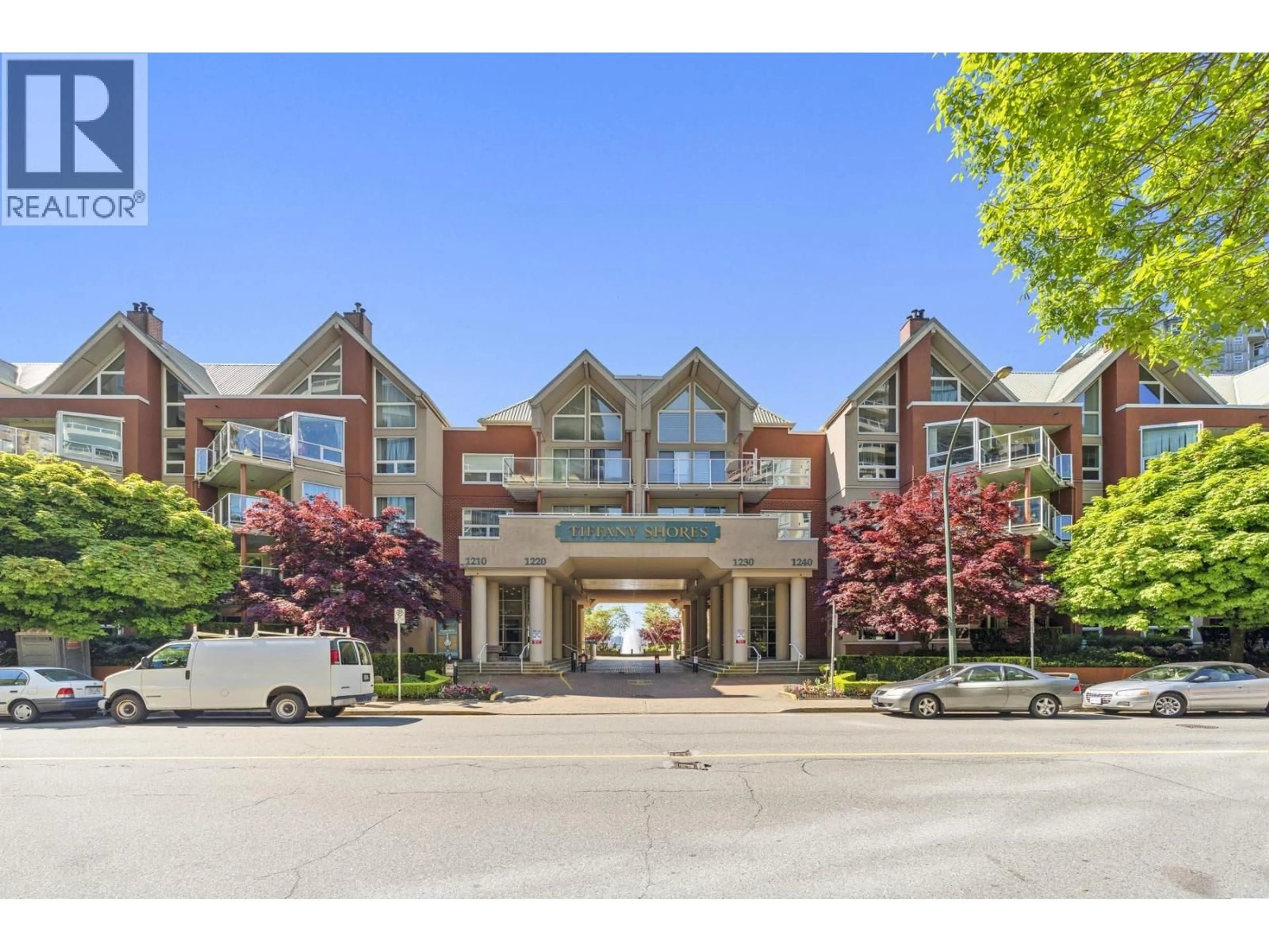 Indoor foyer for 106 - 1240 QUAYSIDE DRIVE, New Westminster British Columbia V3M6H1