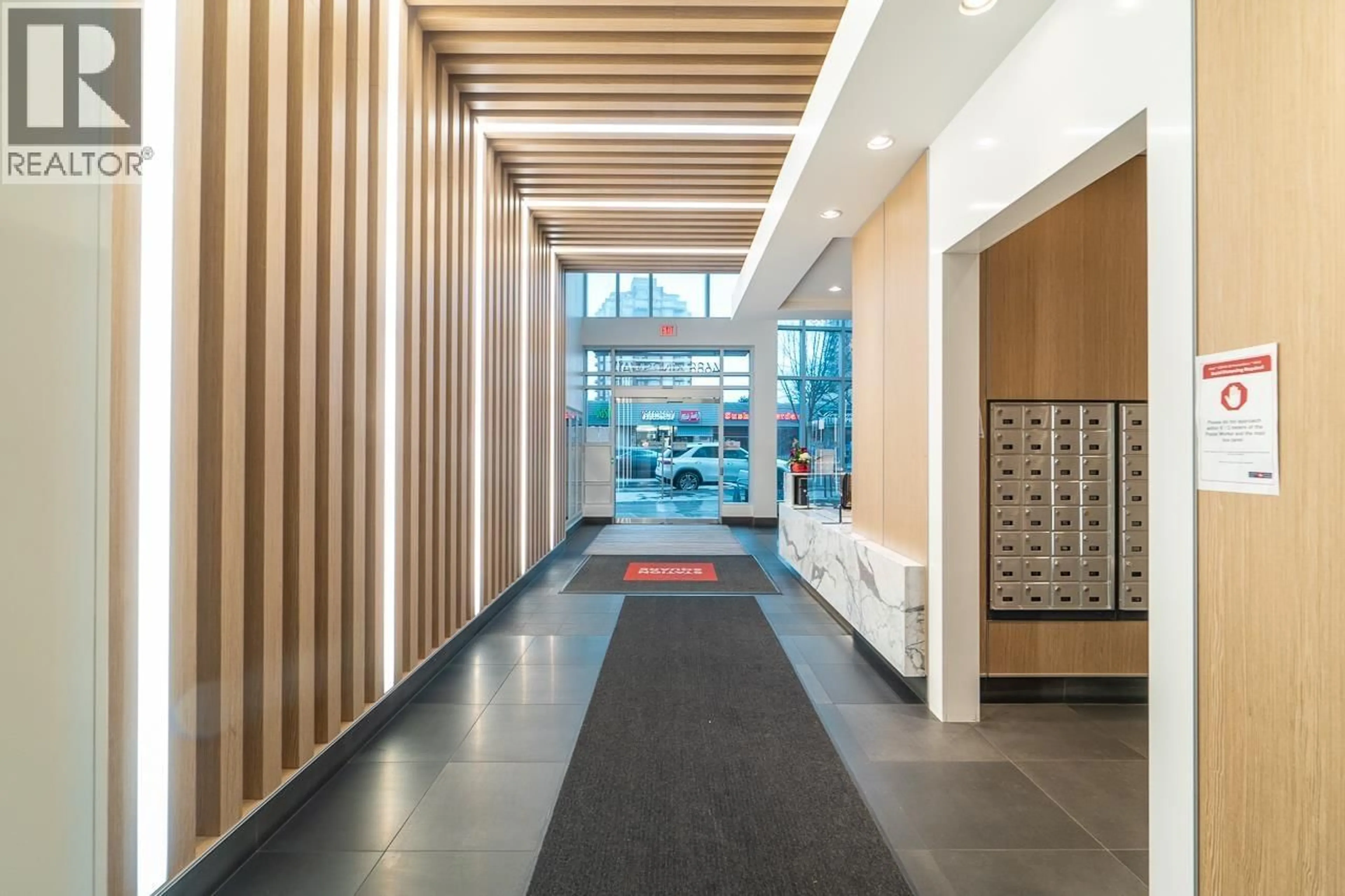 Indoor foyer for 1909 - 4688 KINGSWAY, Burnaby British Columbia V5H0E9