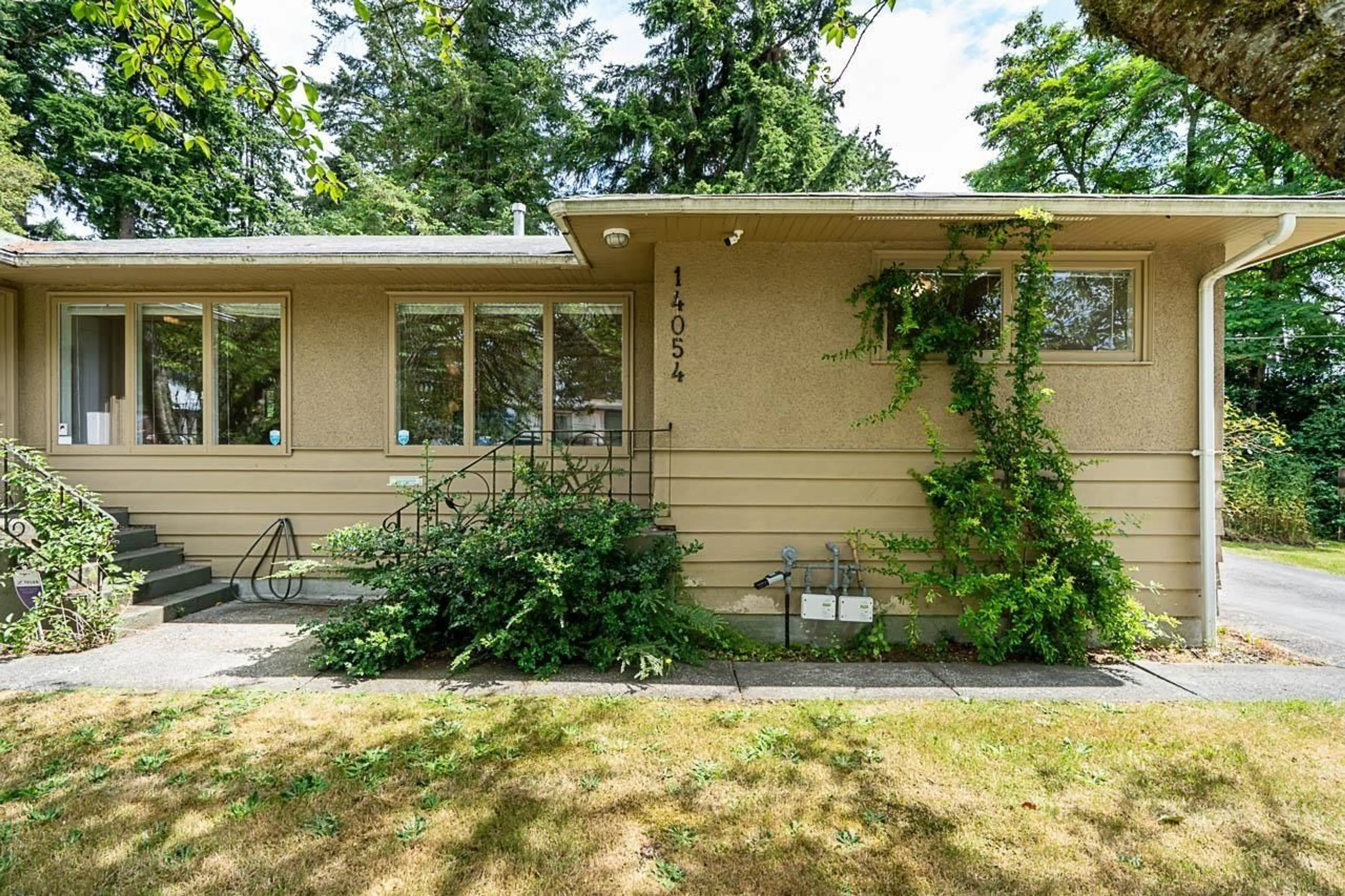 Patio, unknown for 14054 ANTRIM ROAD, Surrey British Columbia V3R5H7