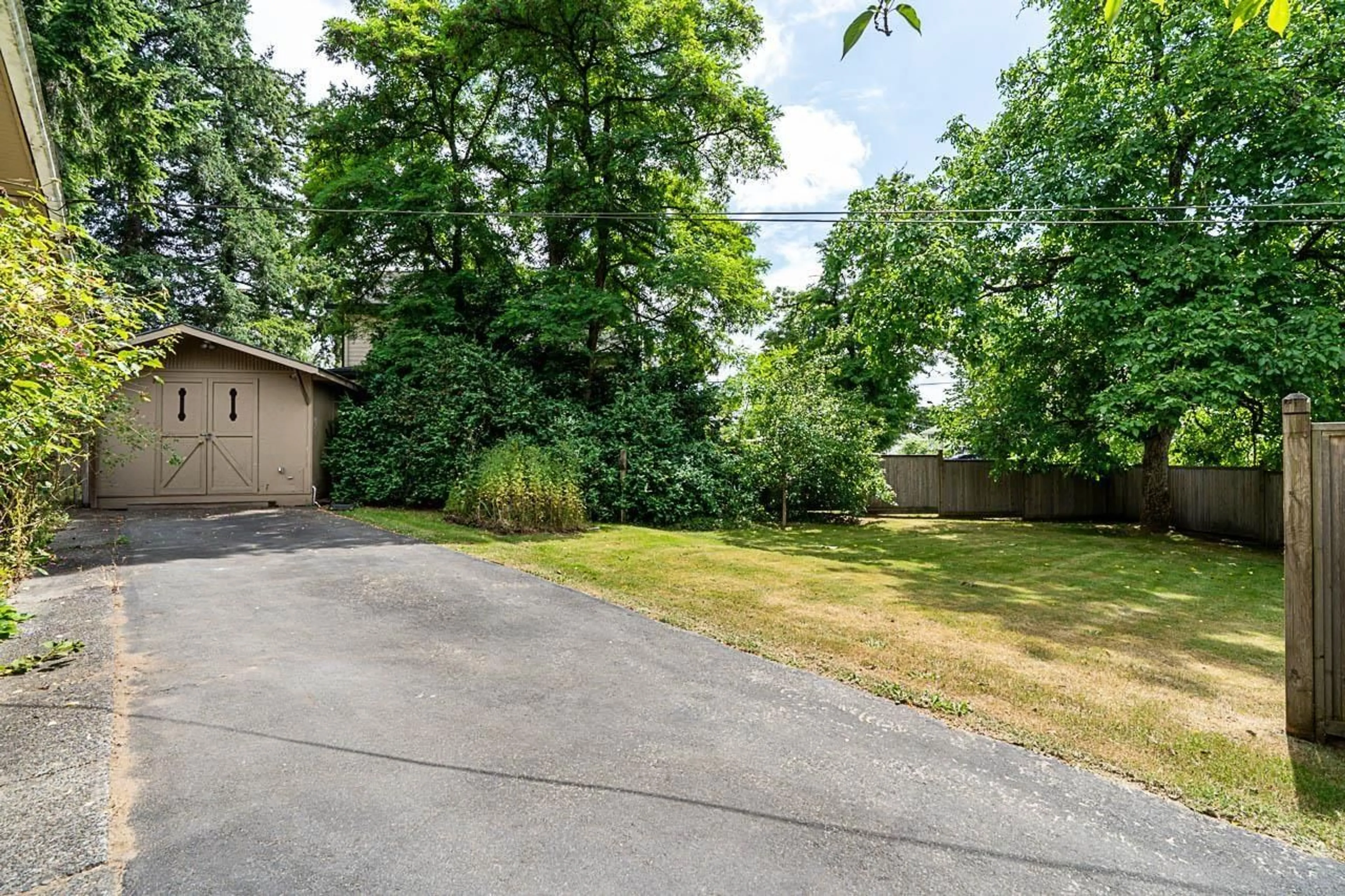 Patio, unknown for 14054 ANTRIM ROAD, Surrey British Columbia V3R5H7