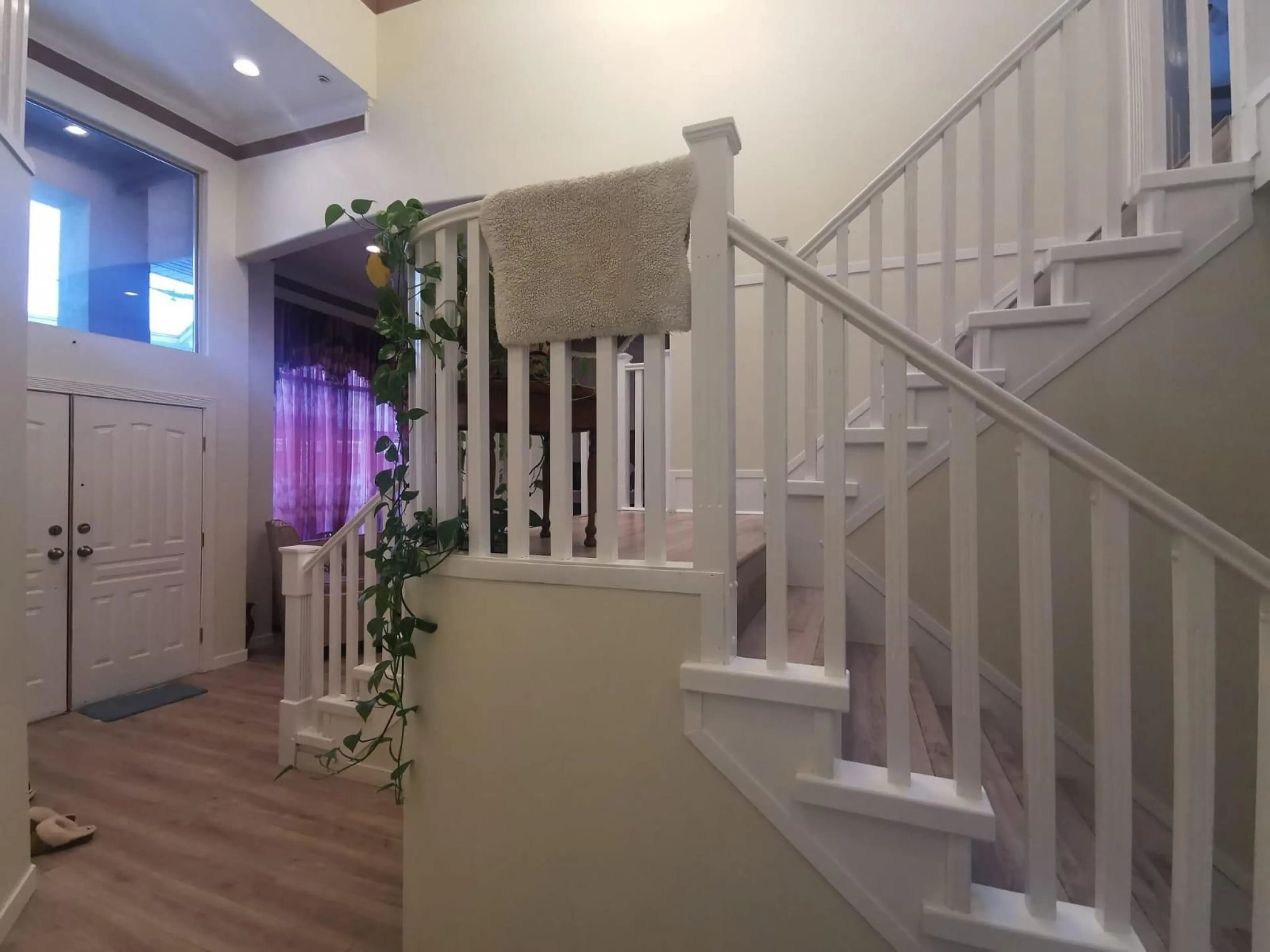 Indoor foyer for 6641 123 STREET, Surrey British Columbia V3W0W1