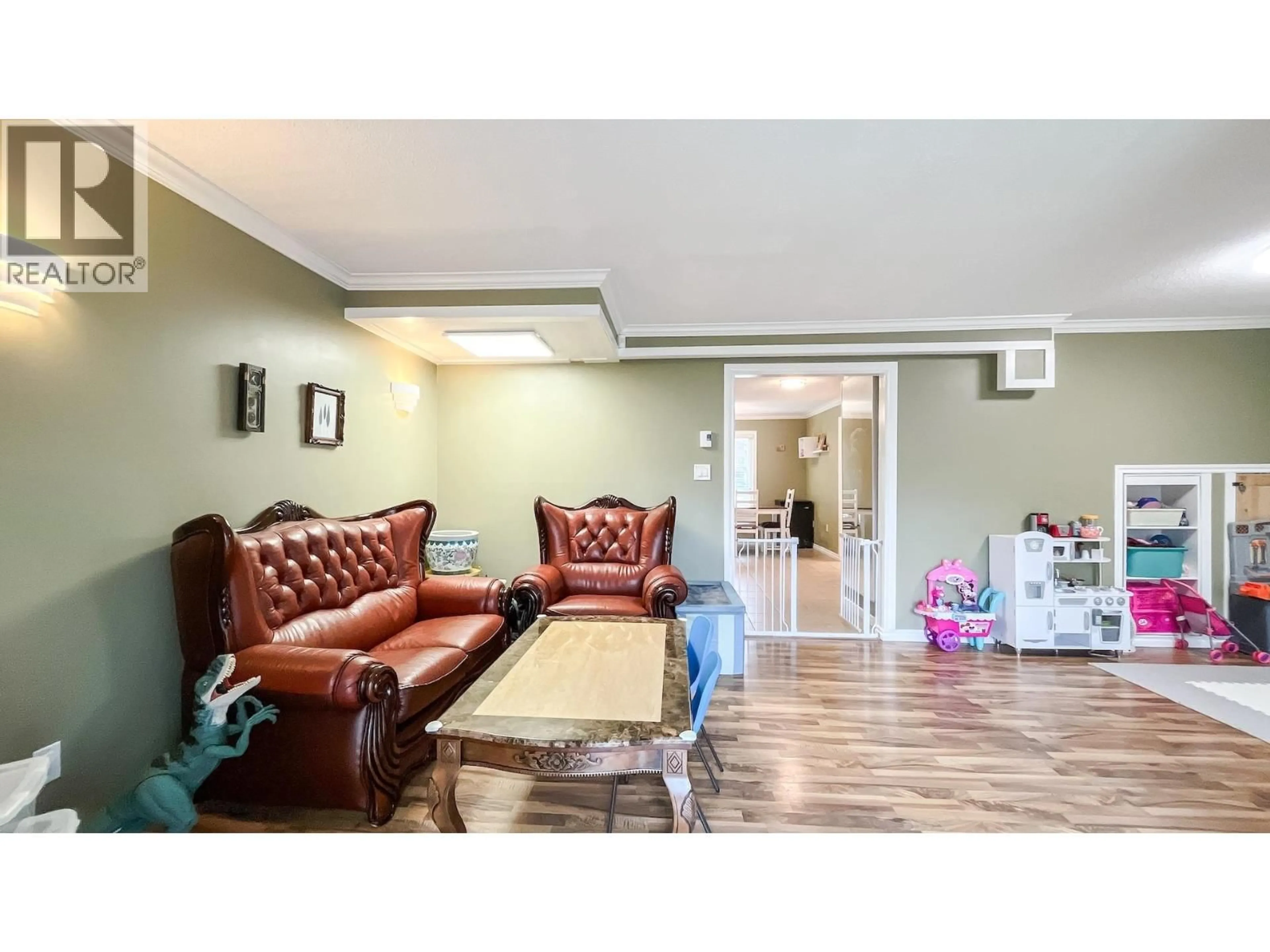 Living room with furniture, wood/laminate floor for 10680 WHISTLER COURT, Richmond British Columbia V7E4C7