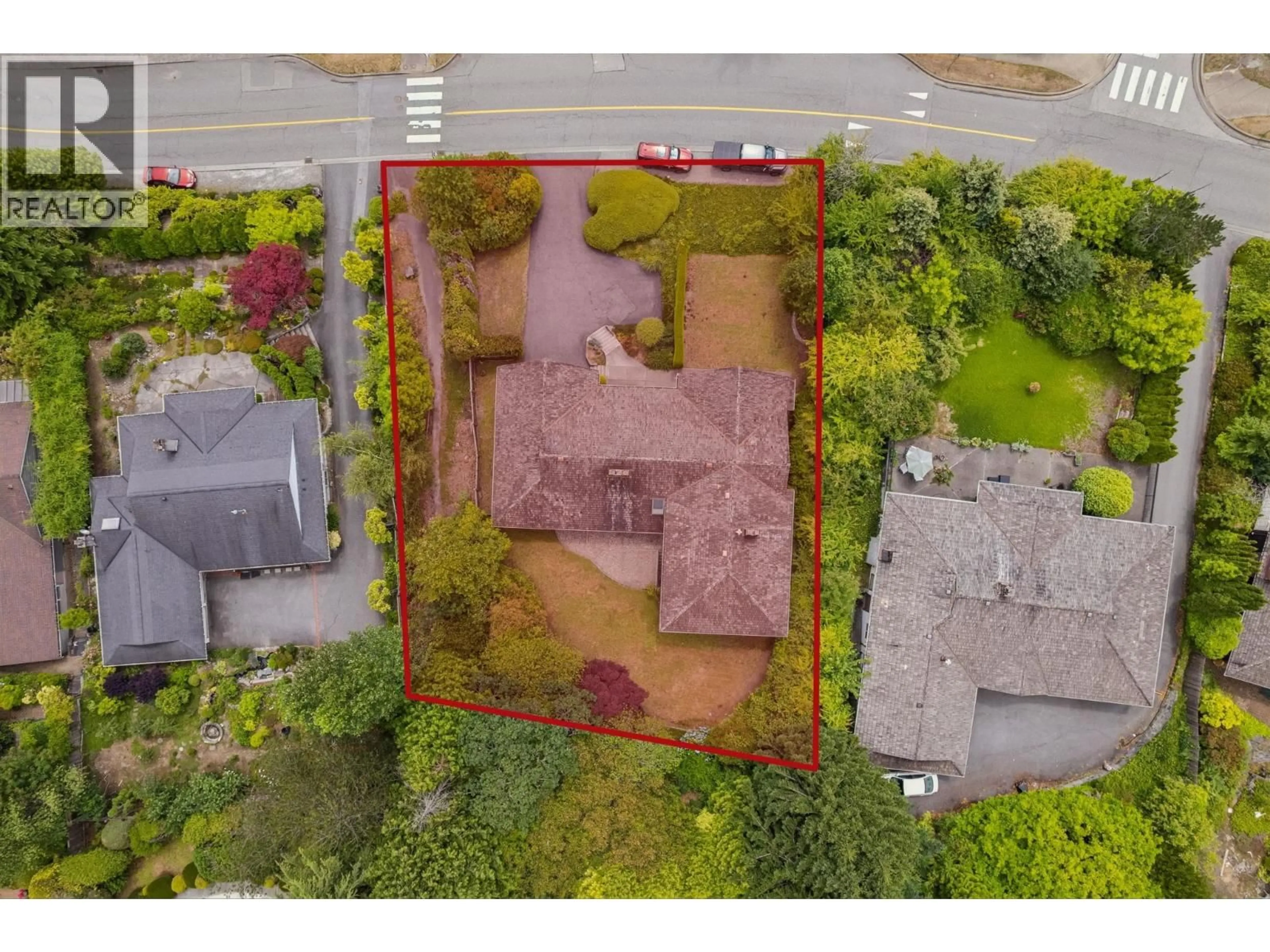 A pic from outside/outdoor area/front of a property/back of a property/a pic from drone, street for 1211 CHARTWELL DRIVE, West Vancouver British Columbia V7S2R1