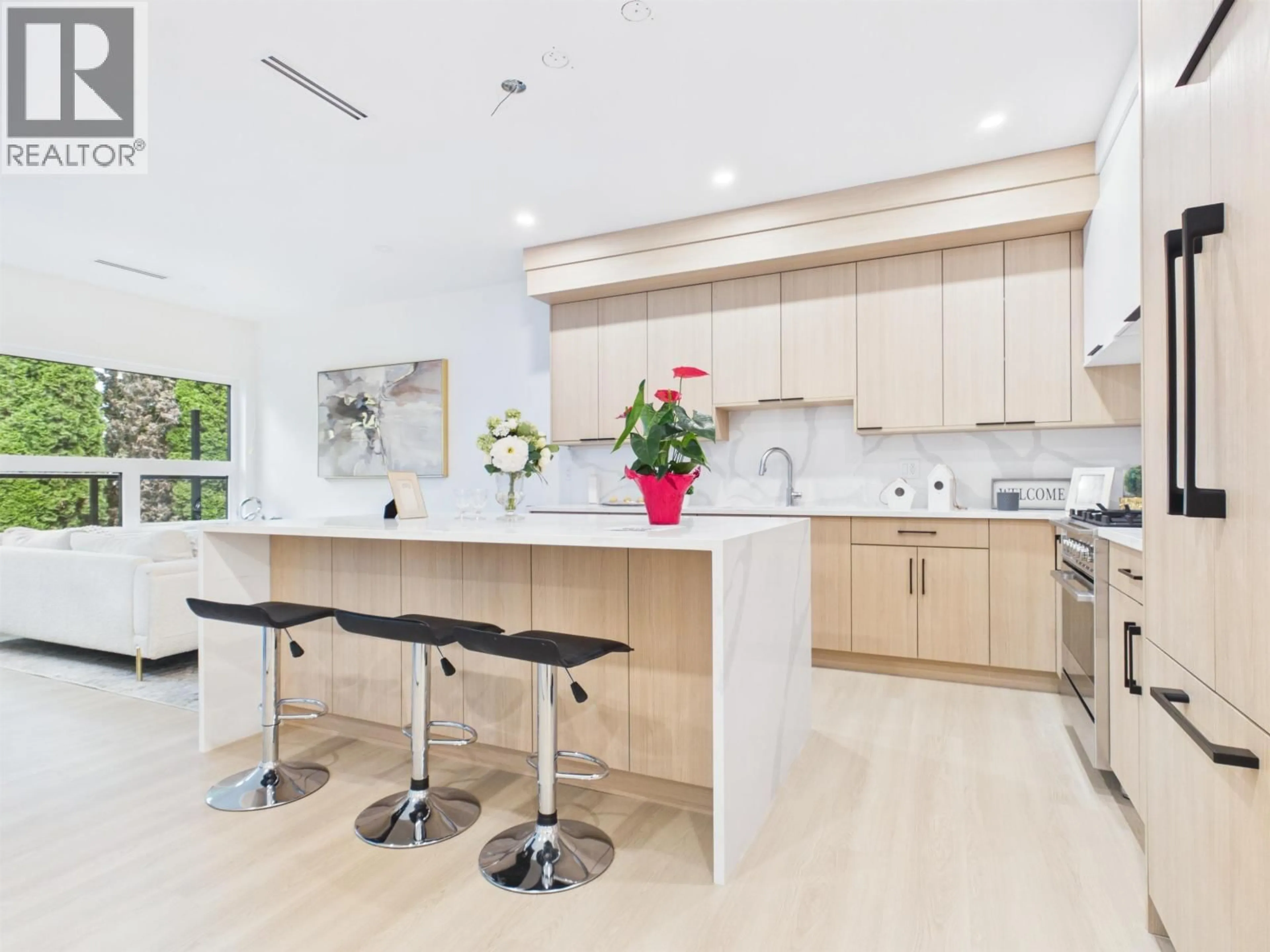 Contemporary kitchen, unknown for 2 - 6118 IRMIN STREET, Burnaby British Columbia V5J4W2