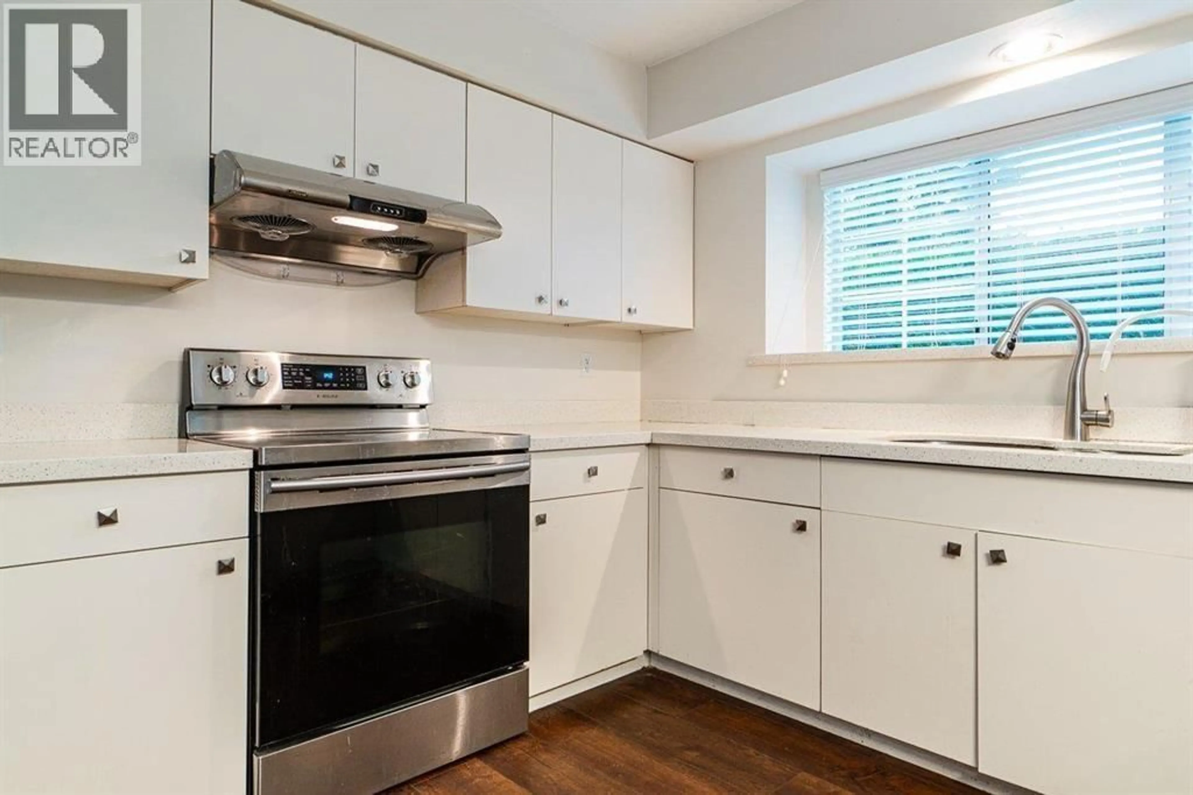 Standard kitchen, unknown for 2688 19TH AVENUE, Vancouver British Columbia V6L1C9