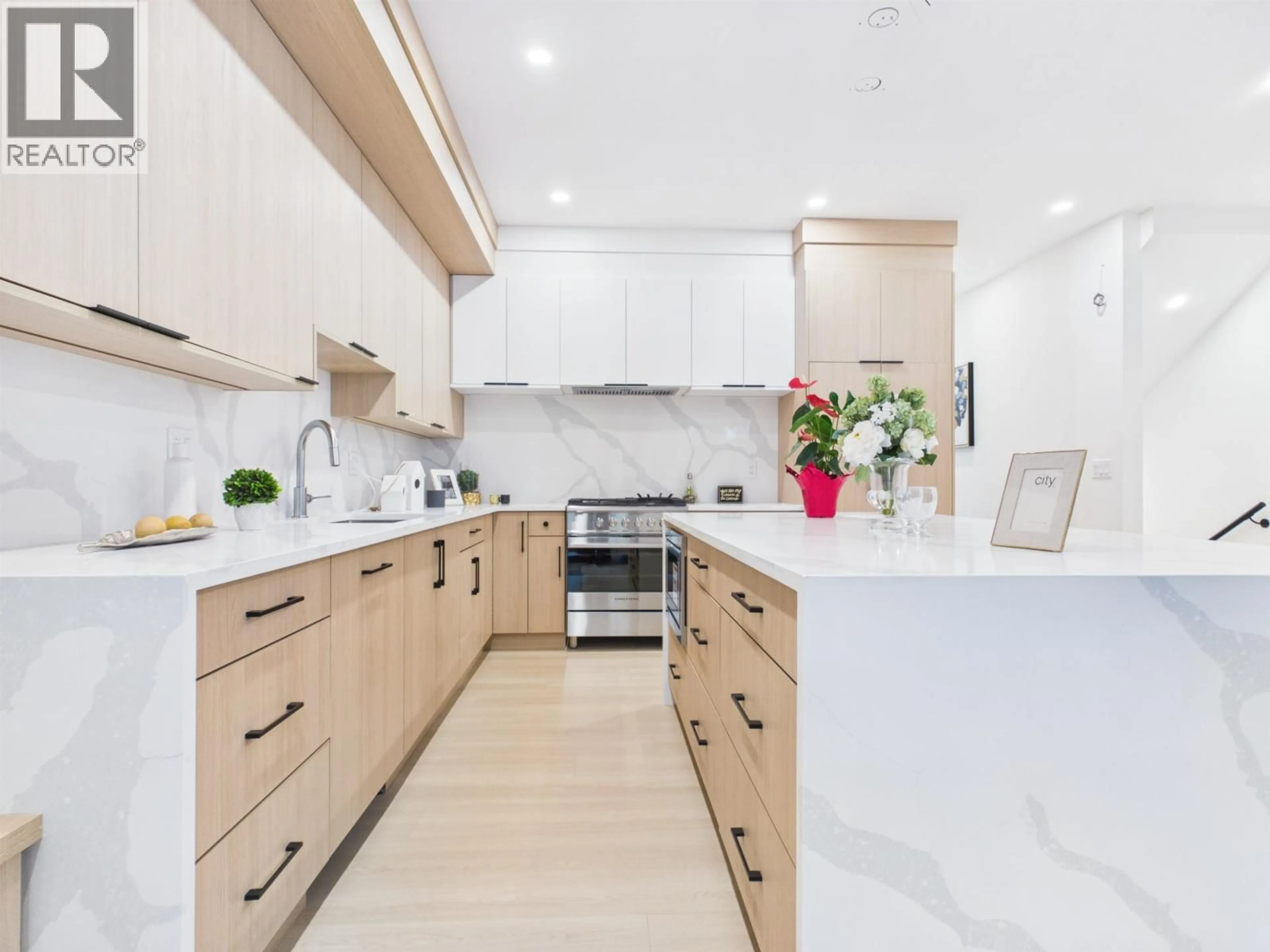 Contemporary kitchen, unknown for 3 - 6118 IRMIN STREET, Burnaby British Columbia V5J4W2