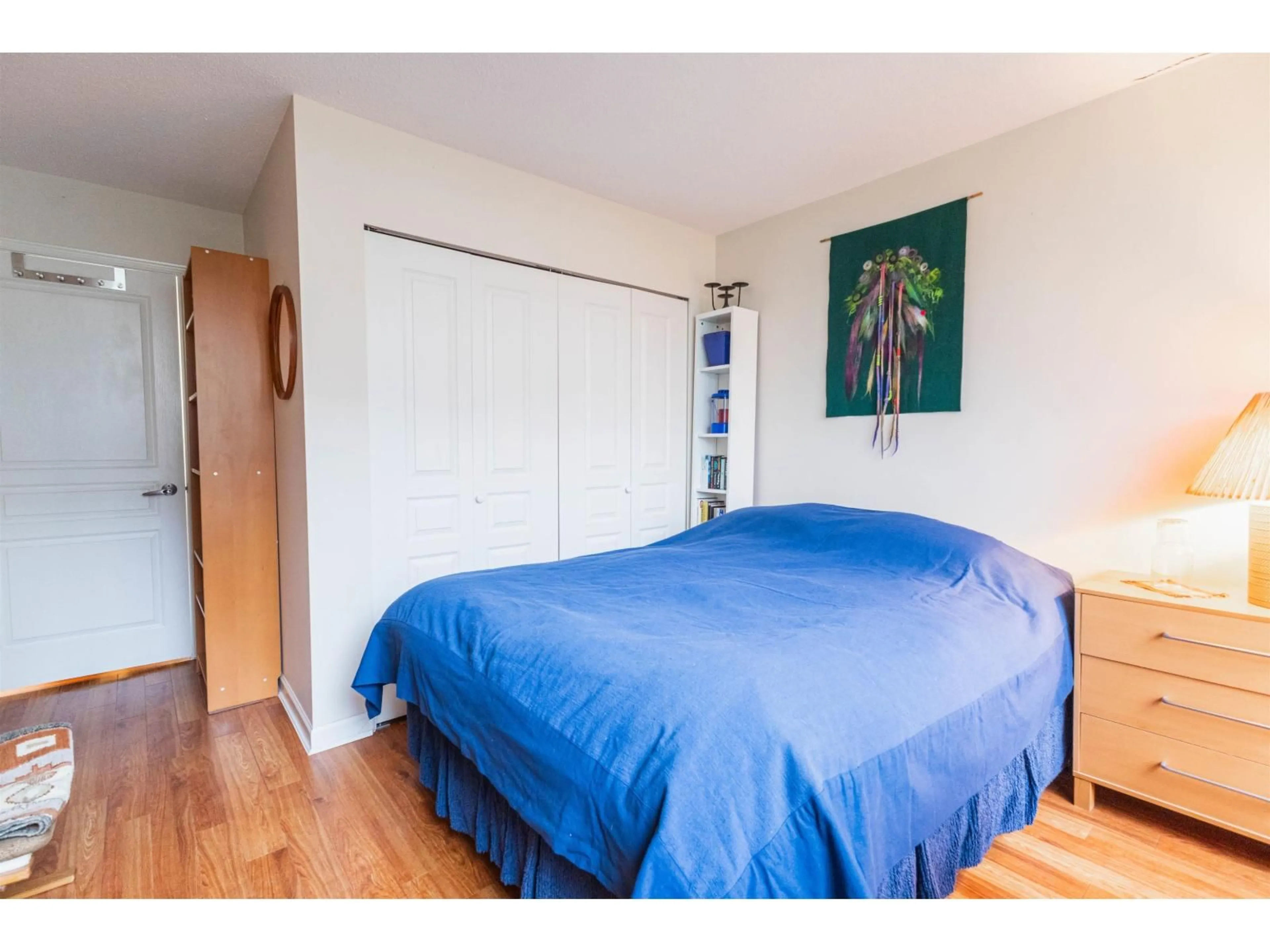 Bedroom with bed, unknown for 207 - 15466 NORTH BLUFF ROAD, White Rock British Columbia V4B3G1