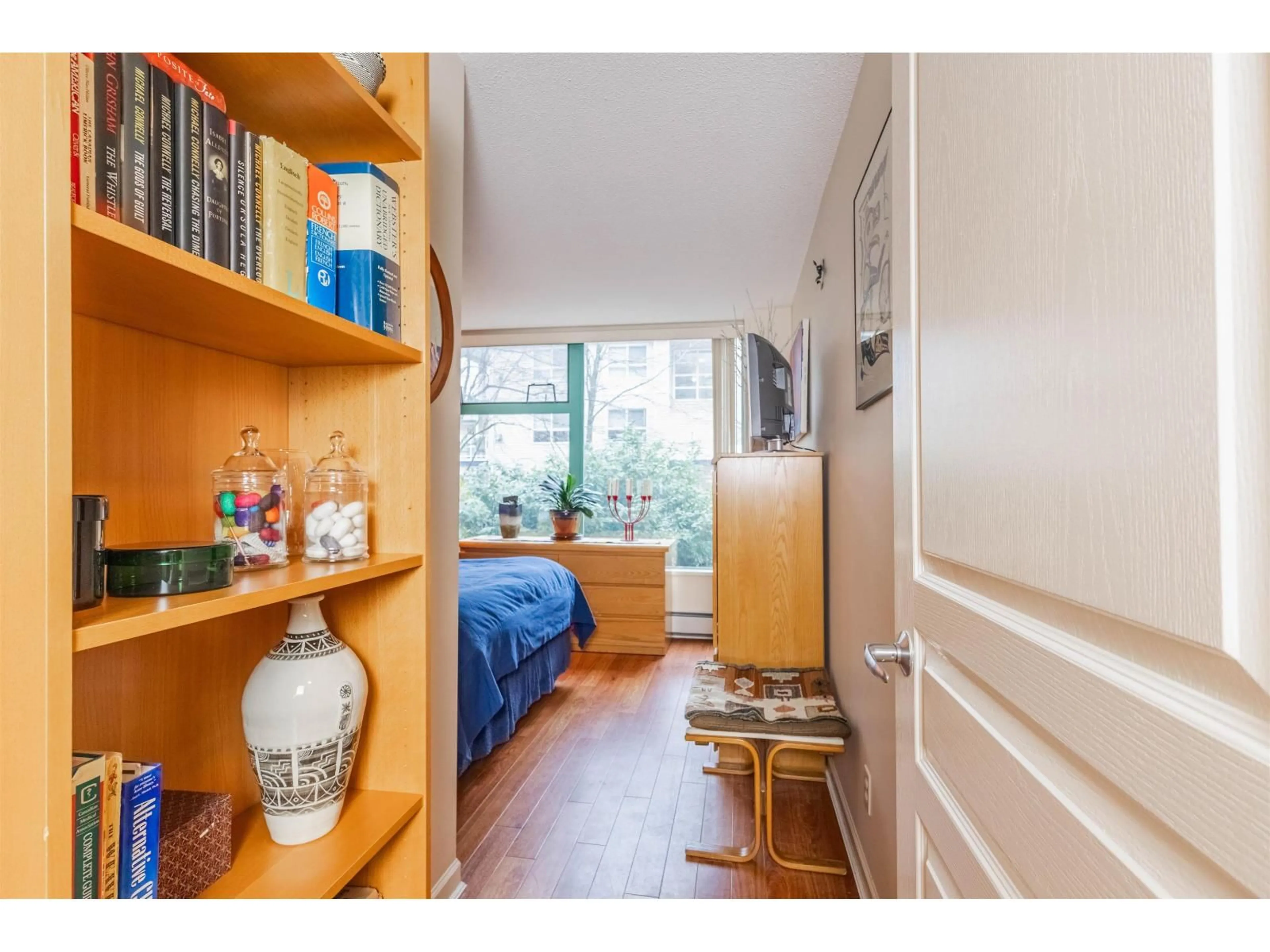 A pic of a room for 207 - 15466 NORTH BLUFF ROAD, White Rock British Columbia V4B3G1