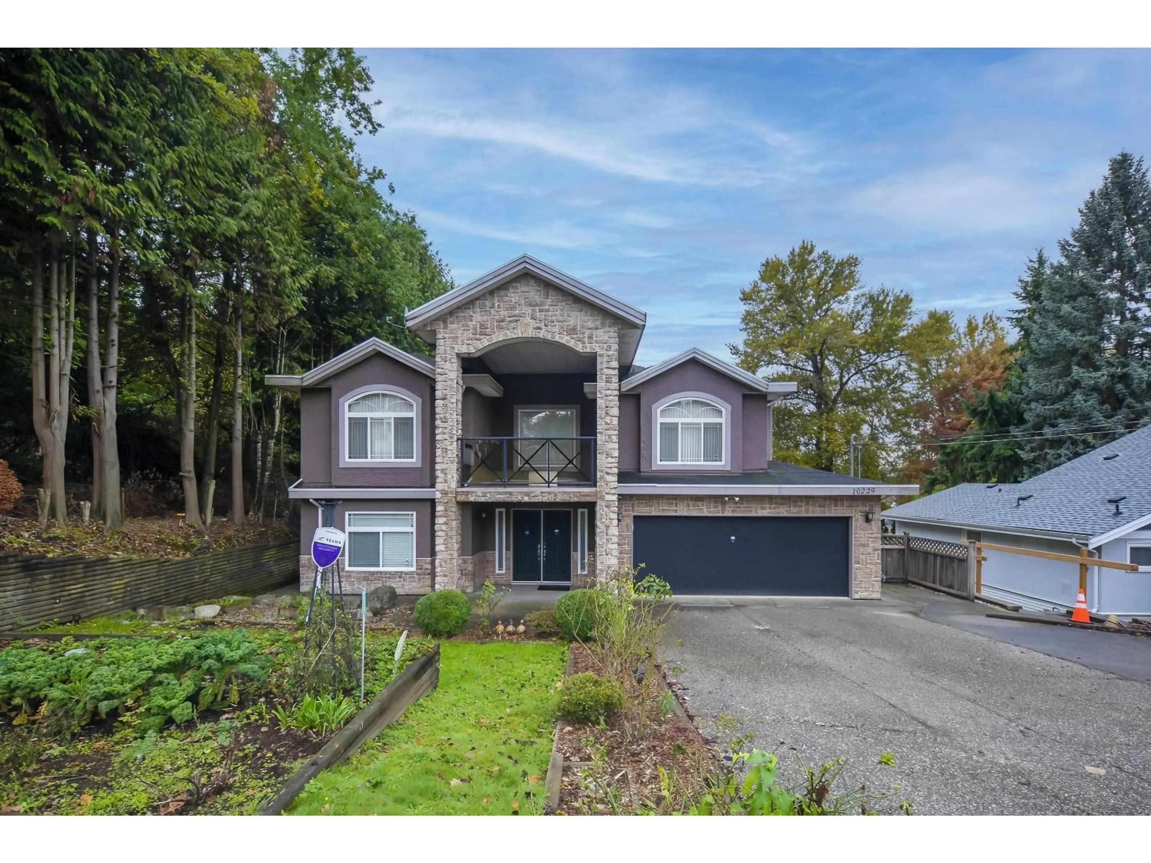 A pic from outside/outdoor area/front of a property/back of a property/a pic from drone, street for 10229 122 STREET, Surrey British Columbia V3V4N1