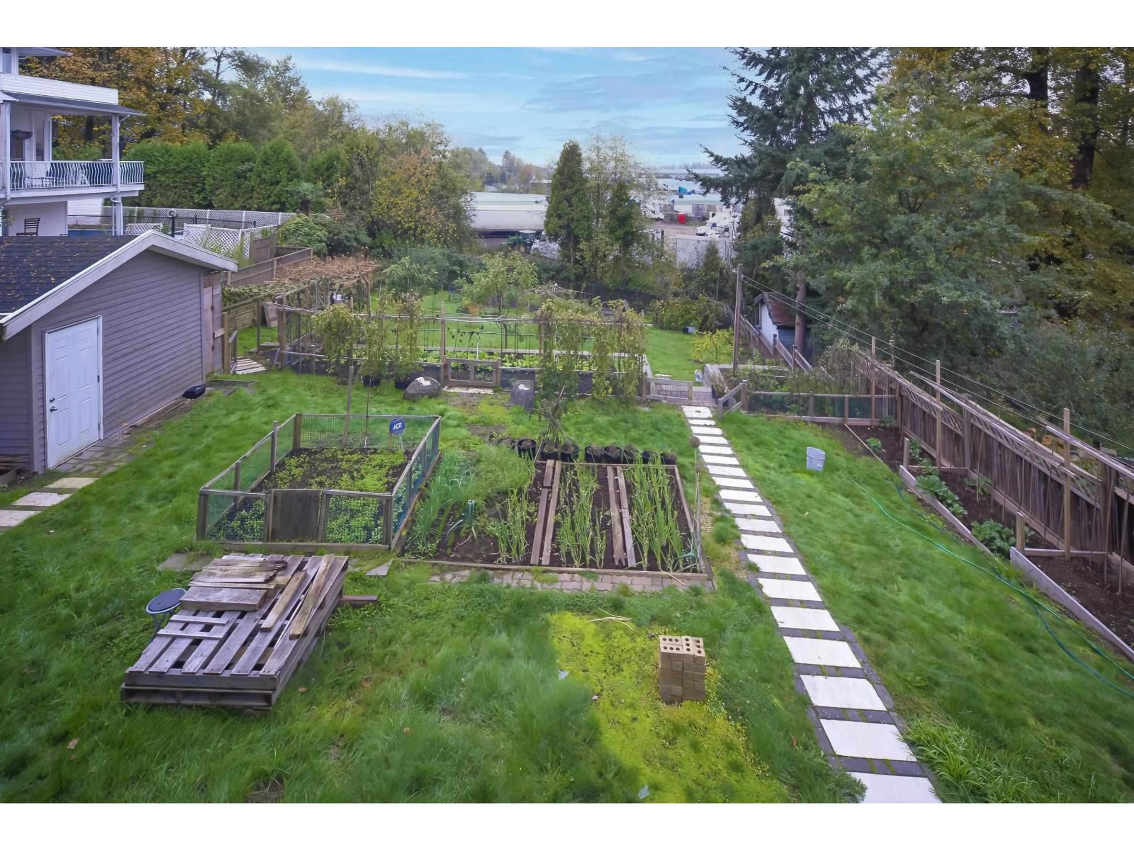 A pic from outside/outdoor area/front of a property/back of a property/a pic from drone, unknown for 10229 122 STREET, Surrey British Columbia V3V4N1