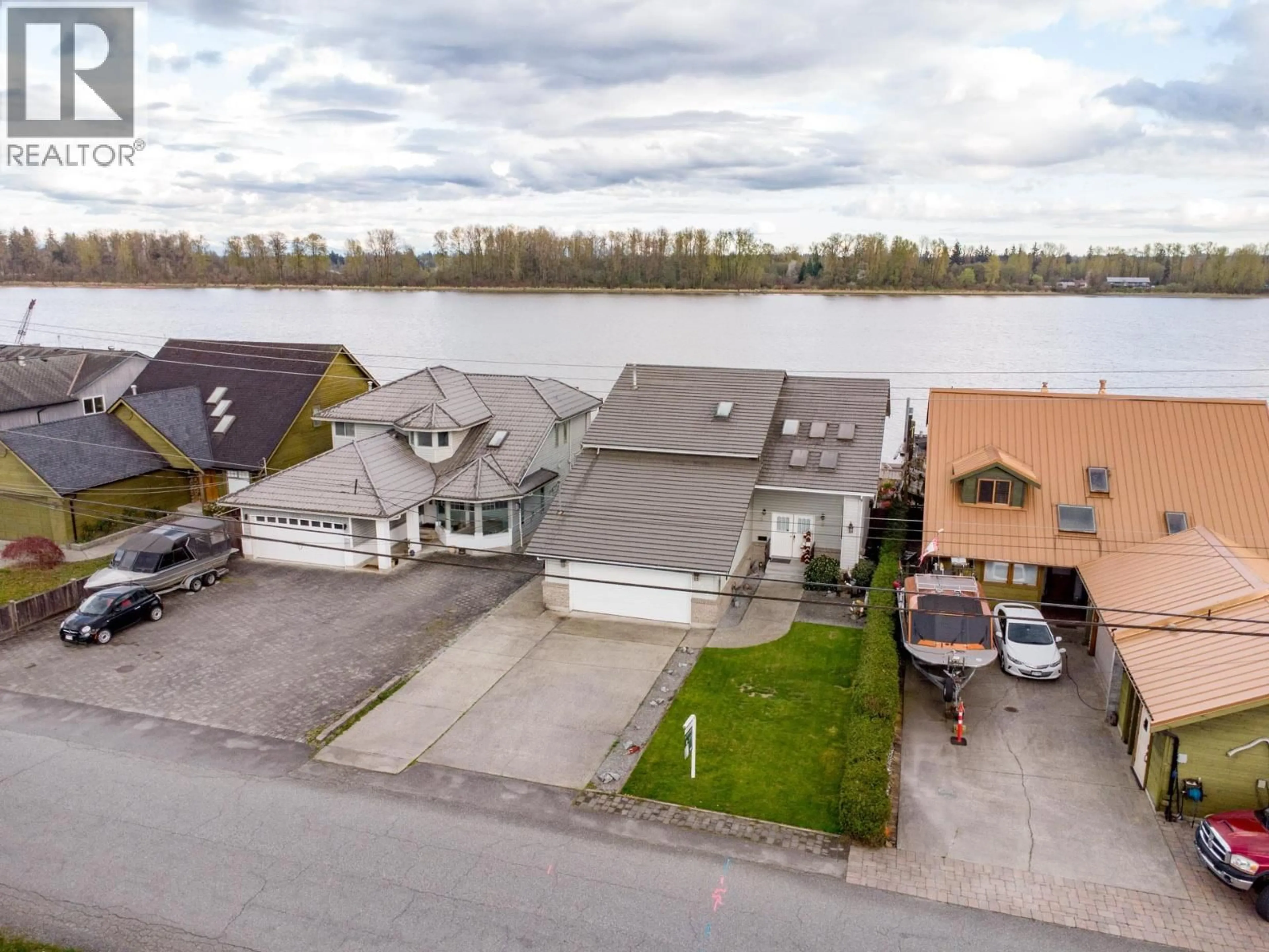 A pic from outside/outdoor area/front of a property/back of a property/a pic from drone, water/lake/river/ocean view for 20346 WHARF STREET, Maple Ridge British Columbia V2X1Z3