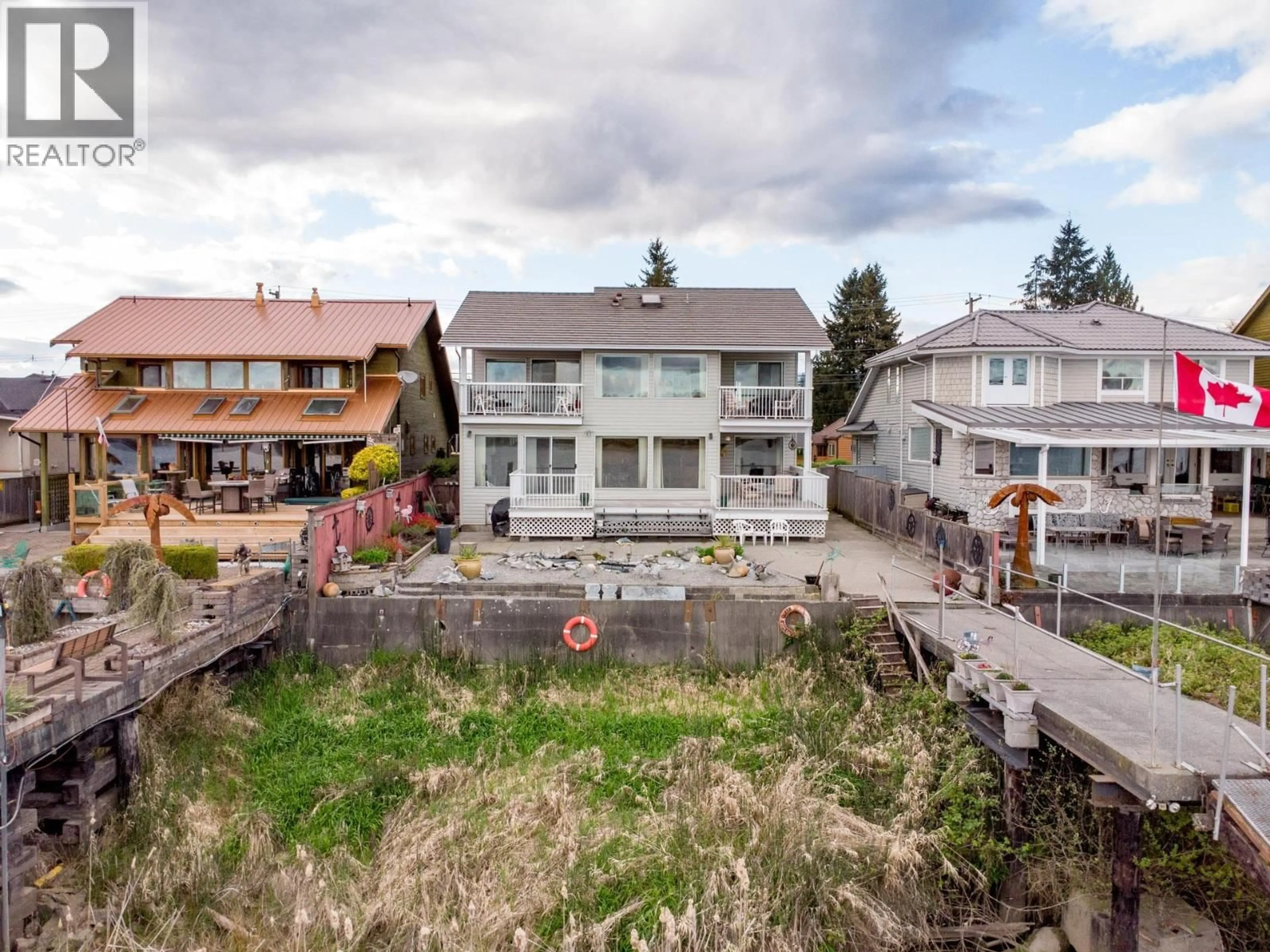 A pic from outside/outdoor area/front of a property/back of a property/a pic from drone, mountain view for 20346 WHARF STREET, Maple Ridge British Columbia V2X1Z3