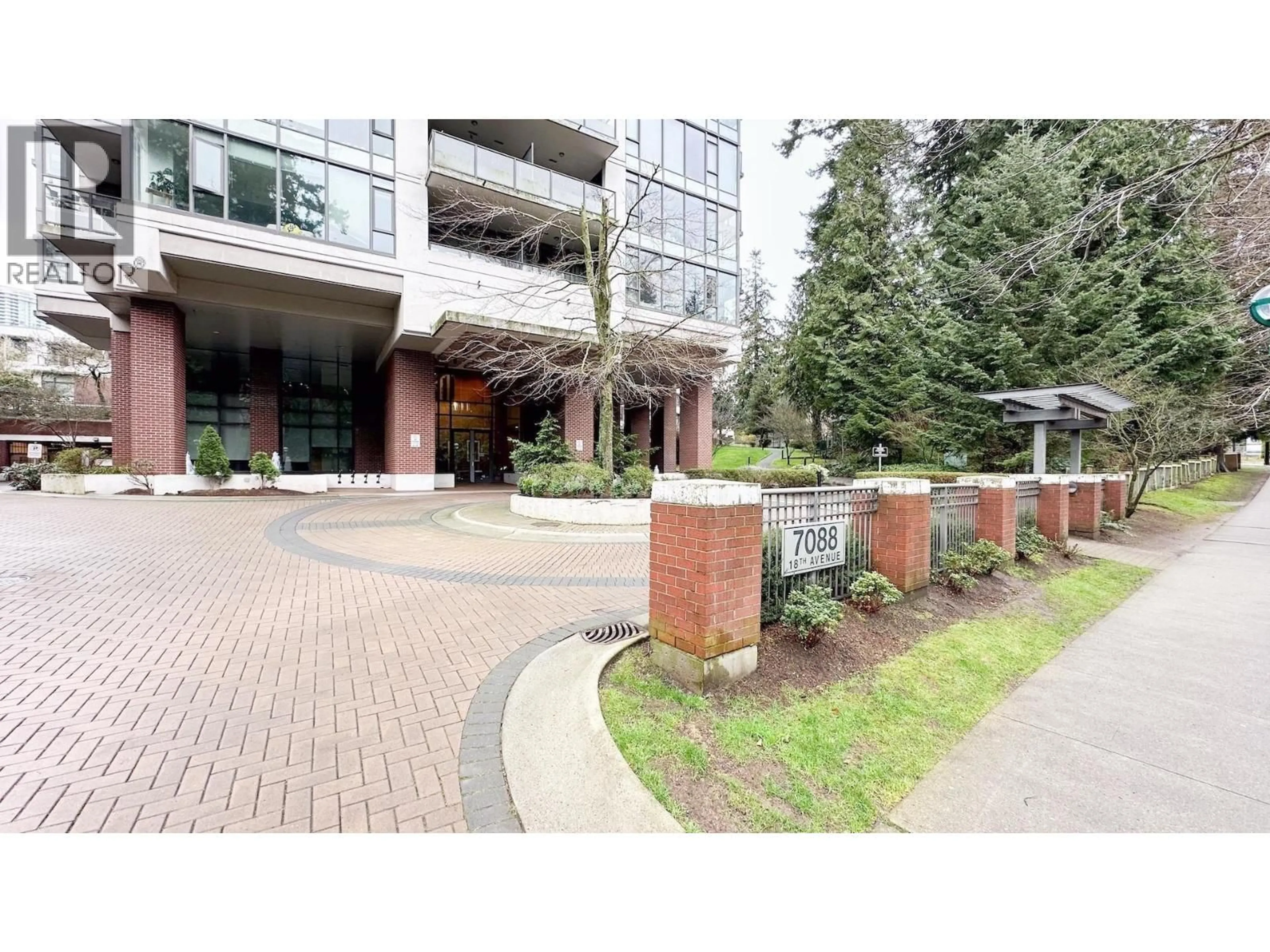 Indoor foyer for 909 - 7088 18TH AVENUE, Burnaby British Columbia V3N0A2