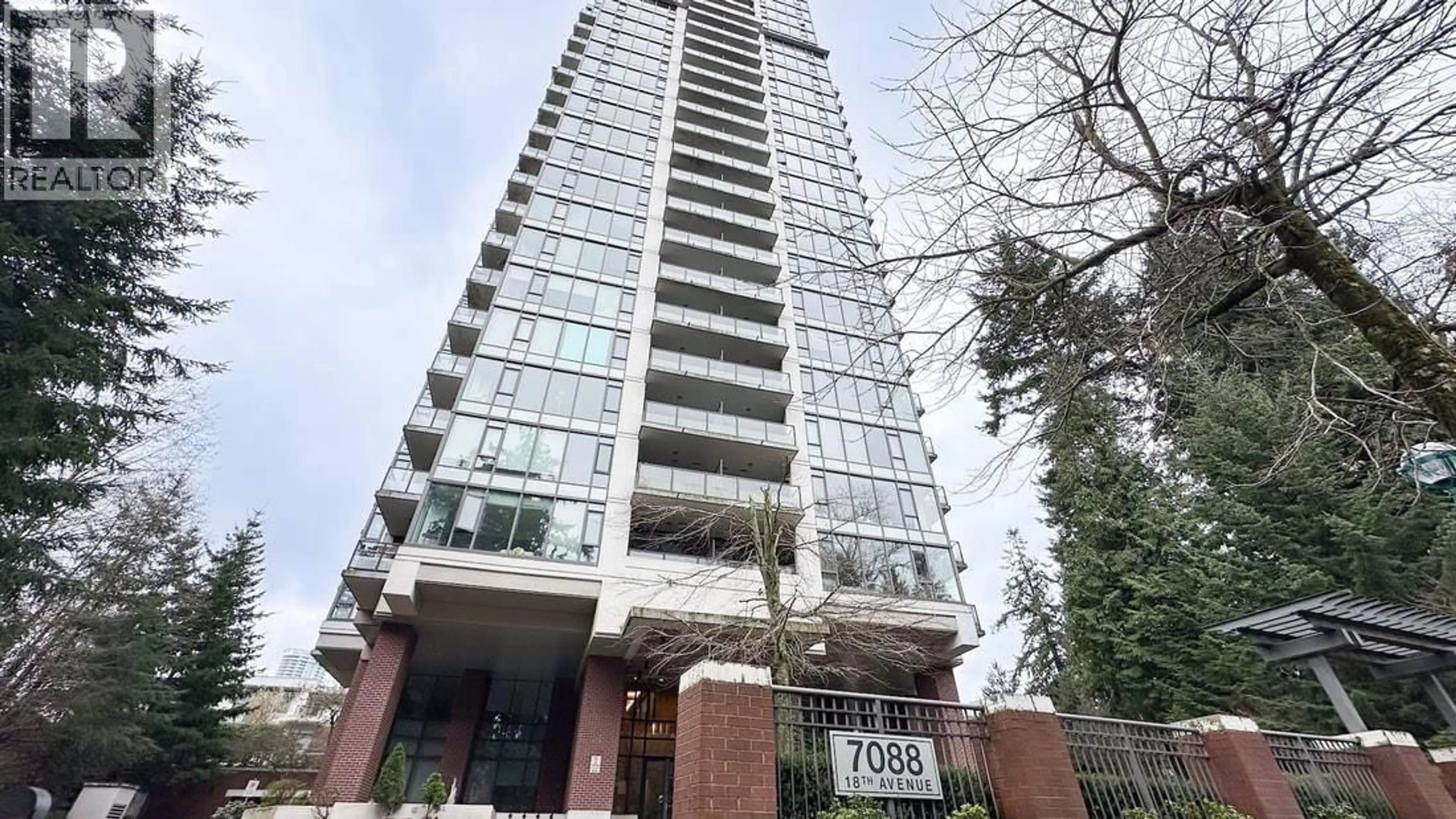 Indoor foyer for 909 - 7088 18TH AVENUE, Burnaby British Columbia V3N0A2