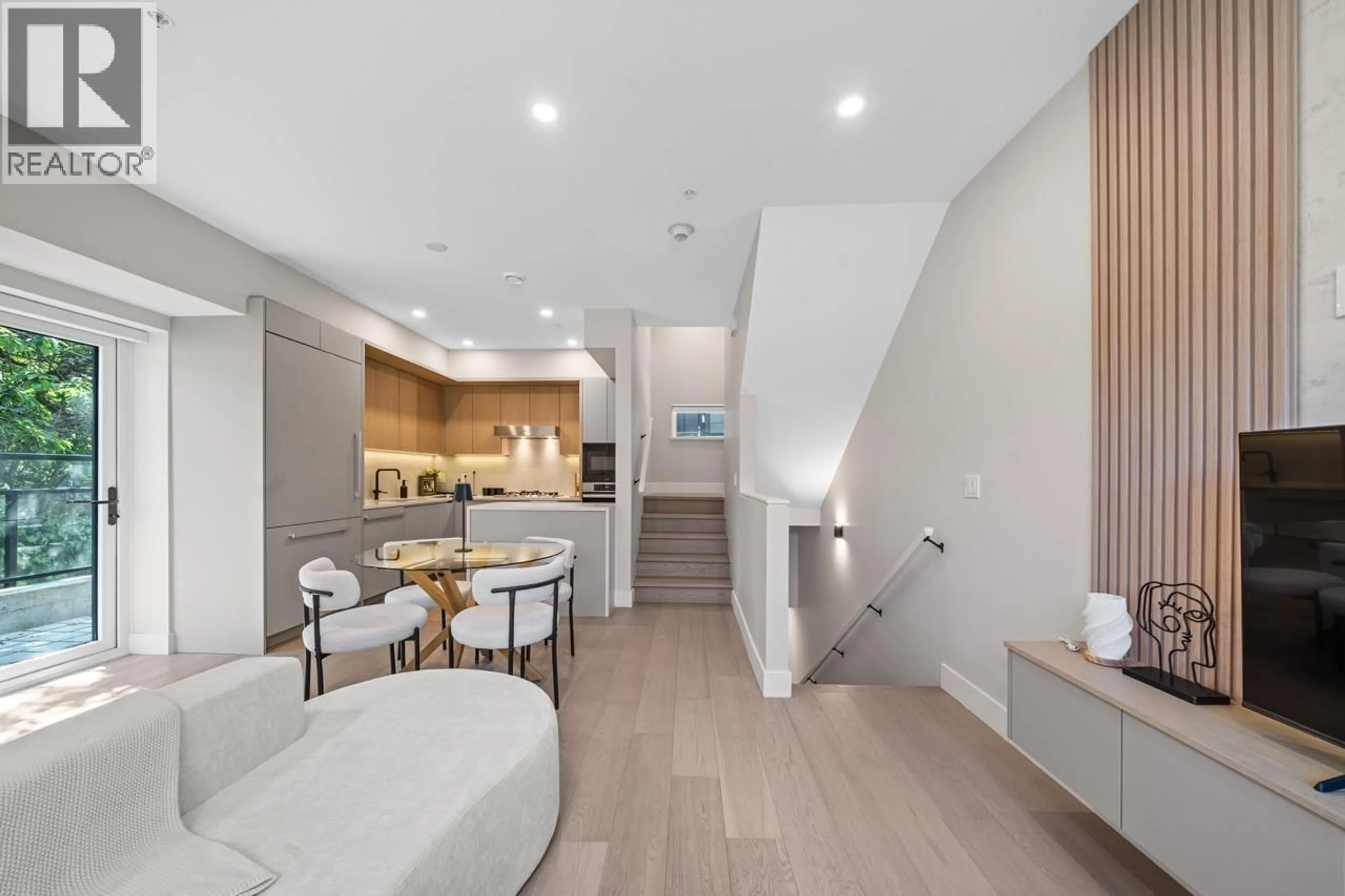 Unknown for 130 WOODSTOCK AVENUE, Vancouver British Columbia V5Y0P4