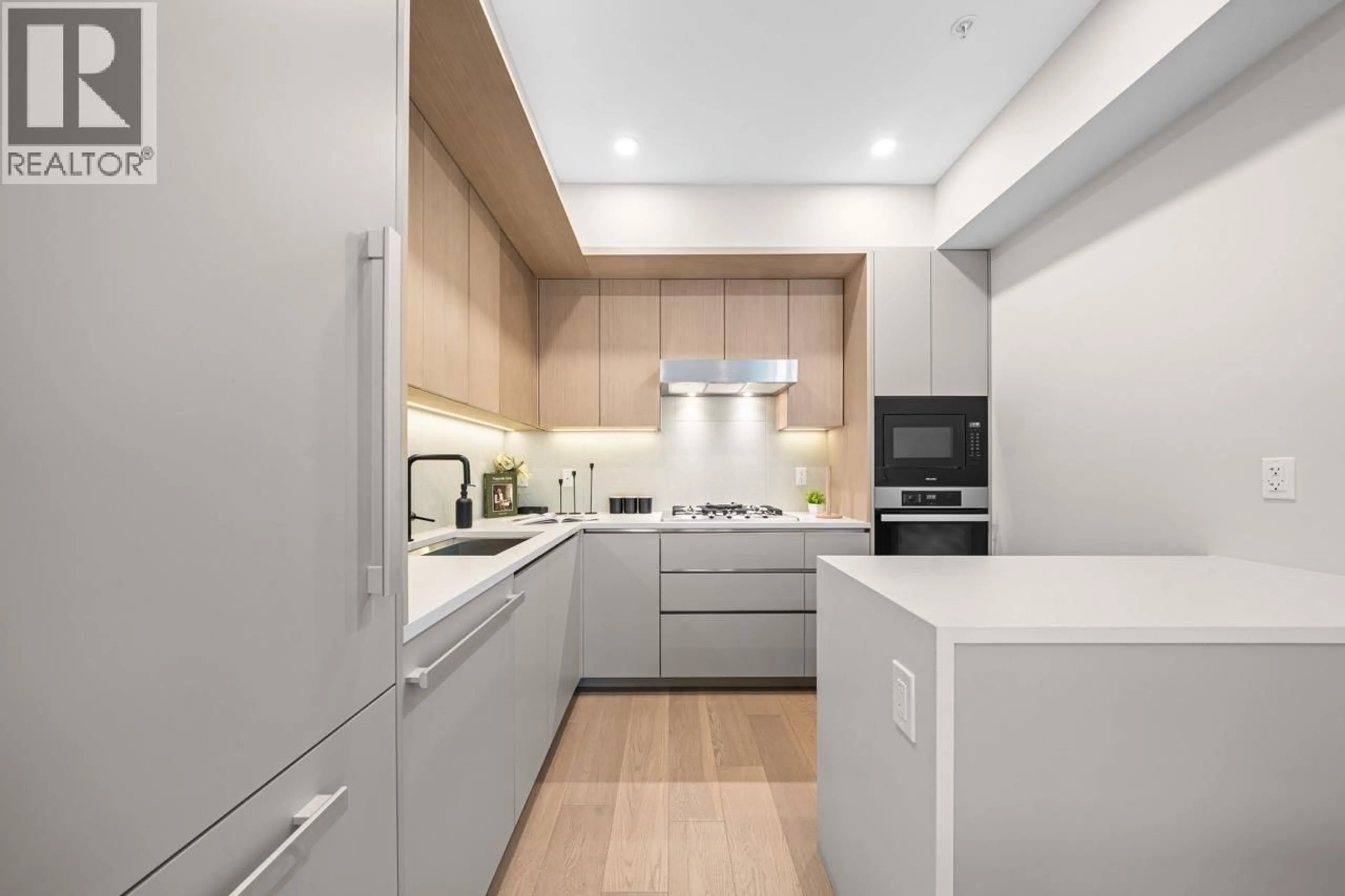 Contemporary kitchen, unknown for 130 WOODSTOCK AVENUE, Vancouver British Columbia V5Y0P4