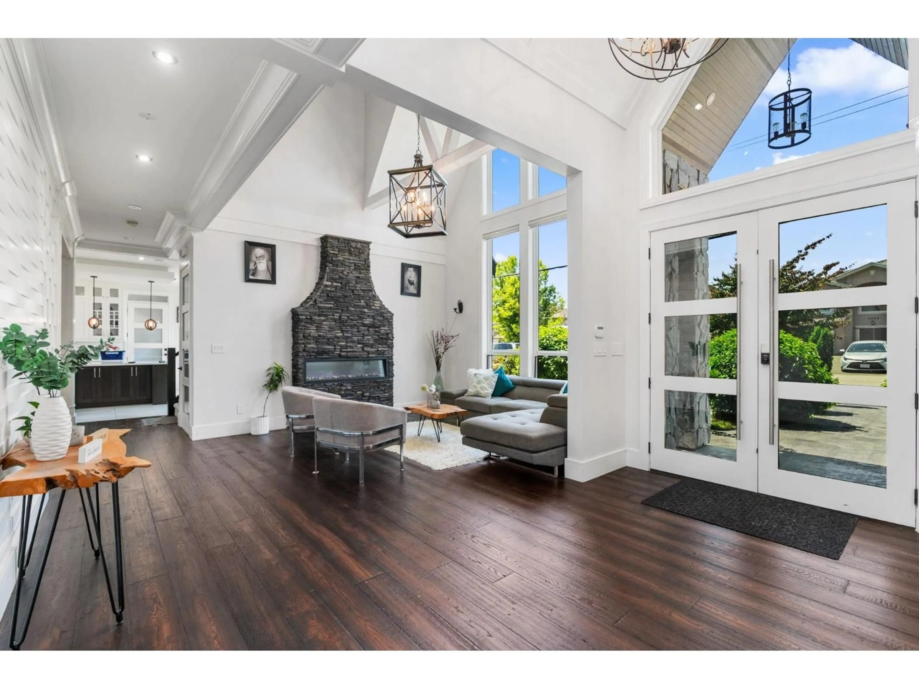 Indoor entryway for 8866 134B STREET, Surrey British Columbia V3V5T4