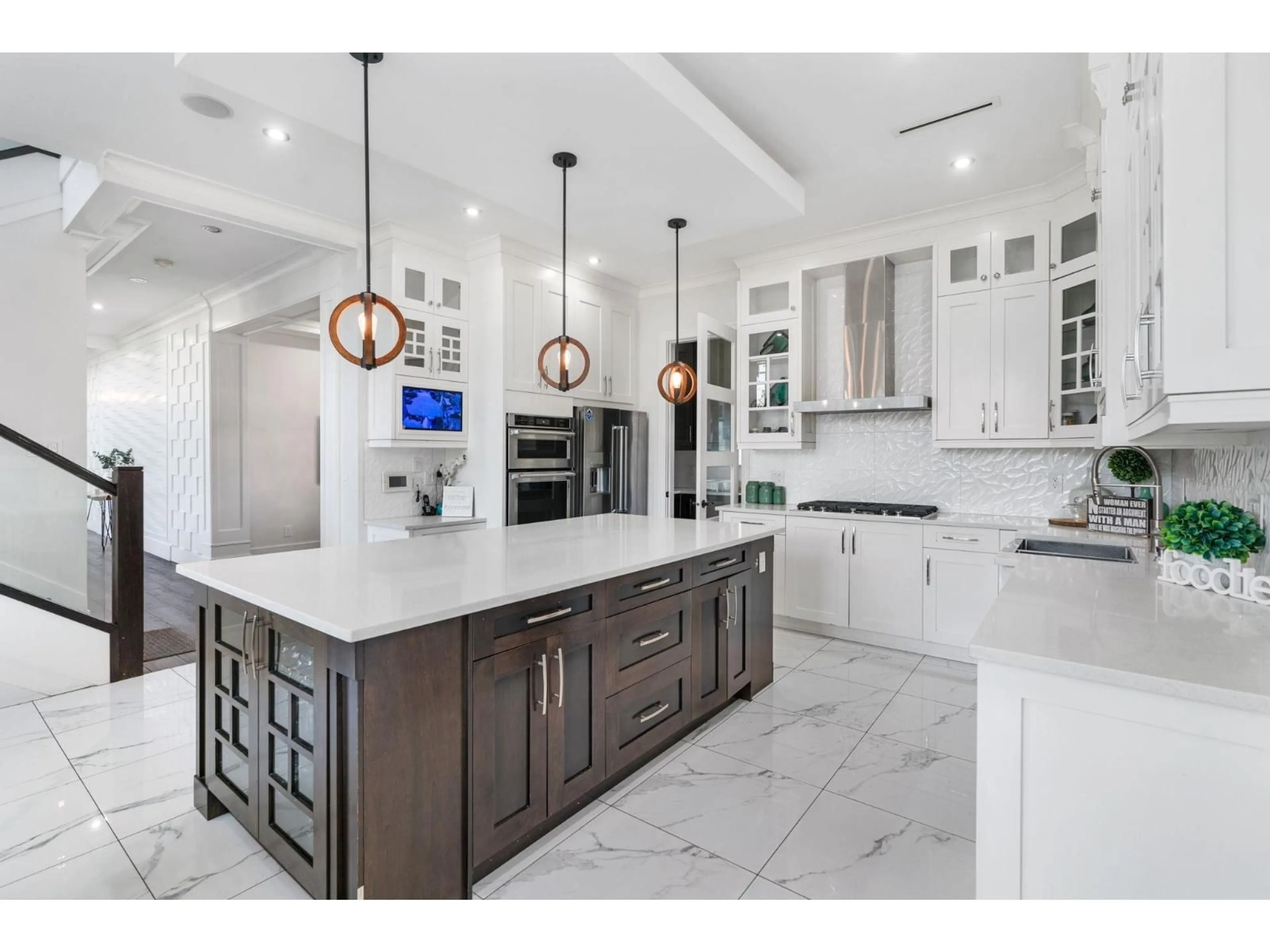 Open concept kitchen, ceramic/tile floor for 8866 134B STREET, Surrey British Columbia V3V5T4